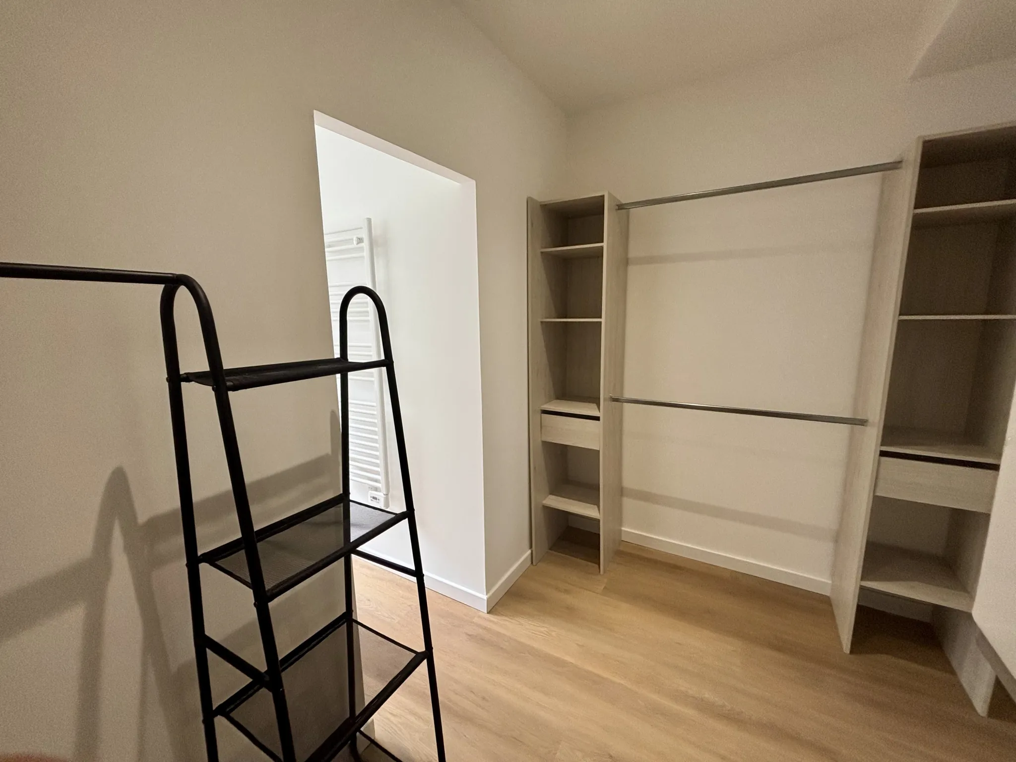 Appartement T4 rénové avec terrasse et parking au cœur de Brive 