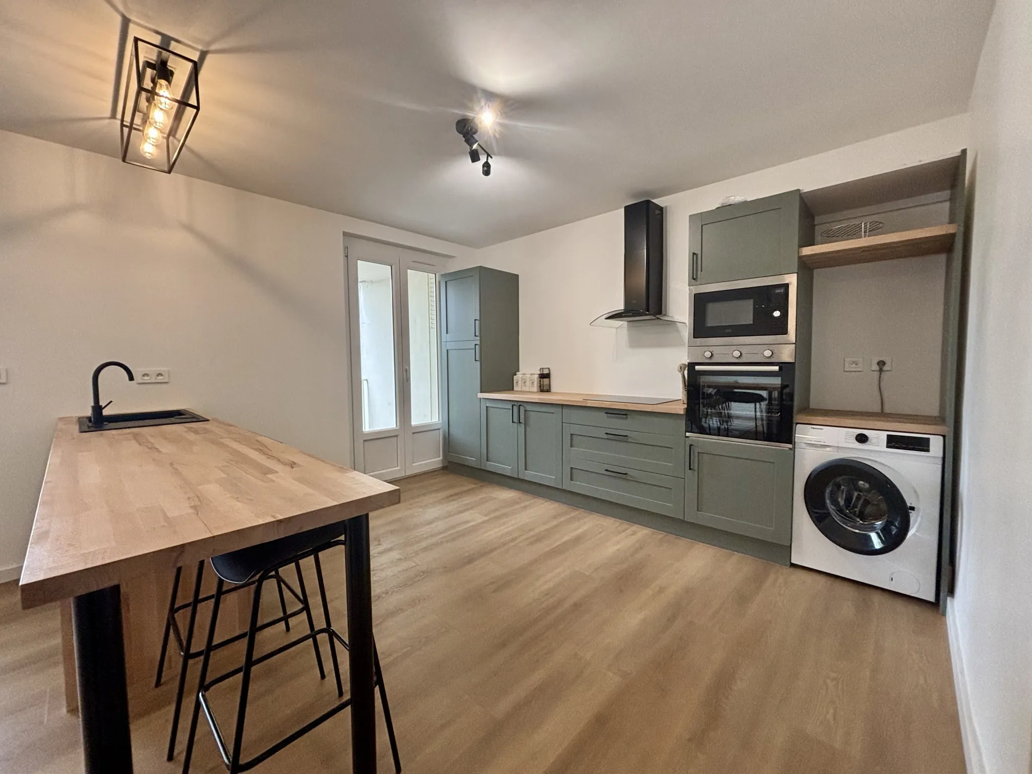 Appartement T4 rénové avec terrasse et parking au cœur de Brive 