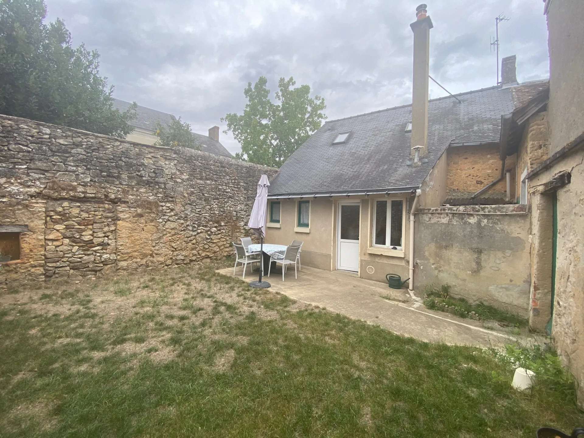 Maison de bourg à La Suze-sur-Sarthe avec 2 chambres et jardin