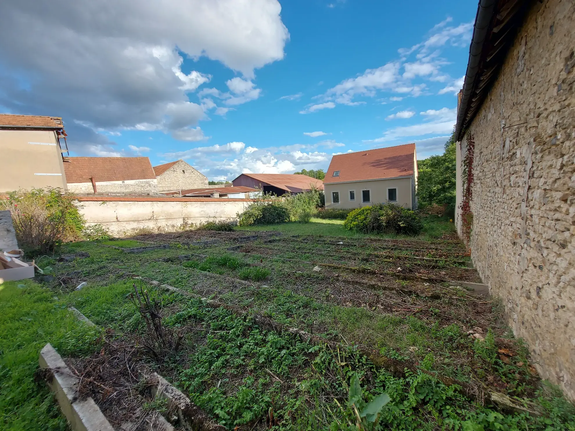 Terrain constructible de 400 m² à Bonnières-sur-Seine avec permis validé