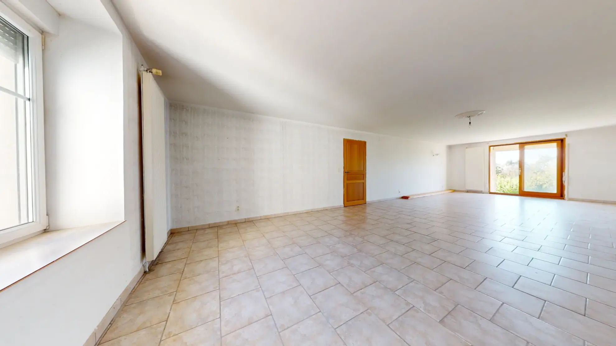 Maison en pierre de 220 m² avec terrasse et garage à Mercey le Grand 