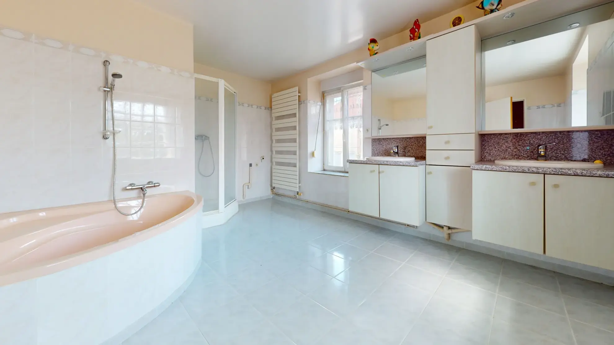 Maison en pierre de 220 m² avec terrasse et garage à Mercey le Grand 