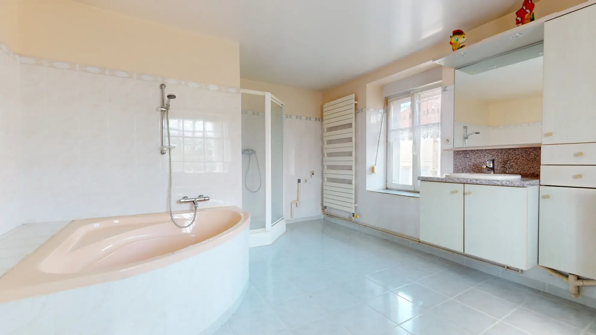 Maison en pierre de 220 m² avec terrasse et garage à Mercey le Grand 