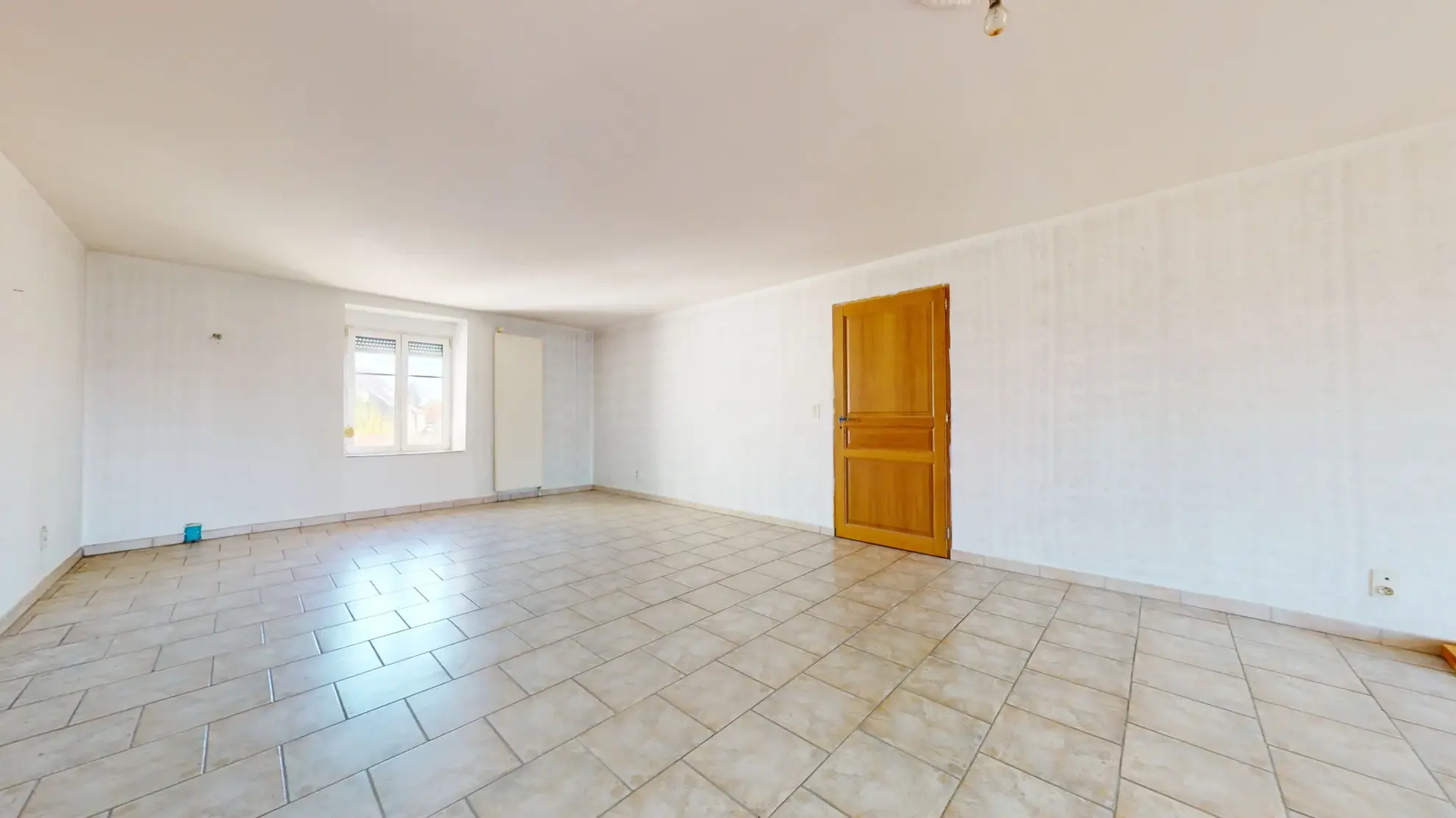 Maison en pierre de 220 m² avec terrasse et garage à Mercey le Grand 