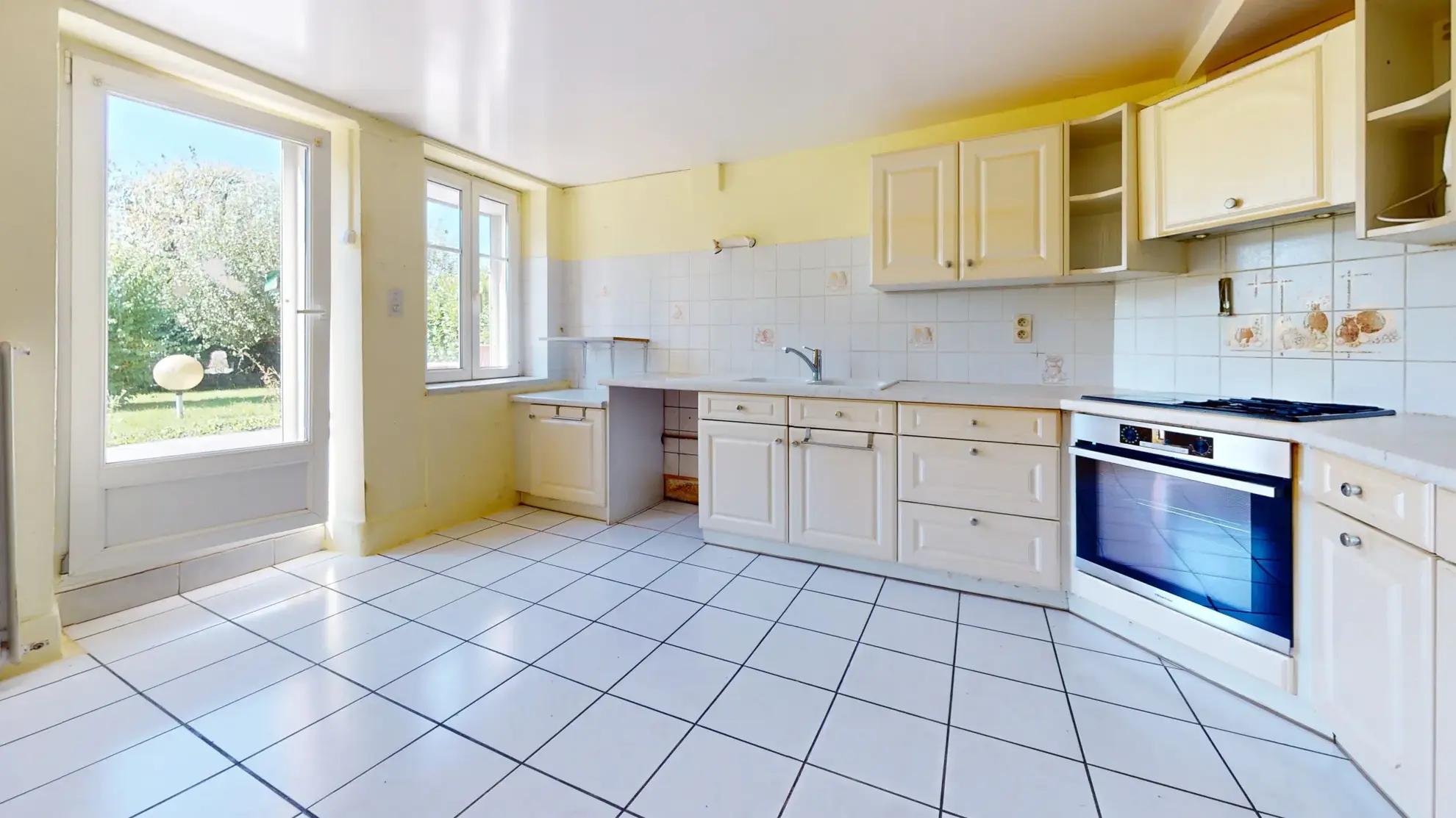 Maison en pierre de 220 m² avec terrasse et garage à Mercey le Grand 