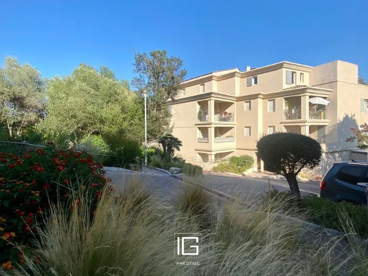 Appartement T2 avec terrasse et box à Toulon, résidence récente et sécurisée 