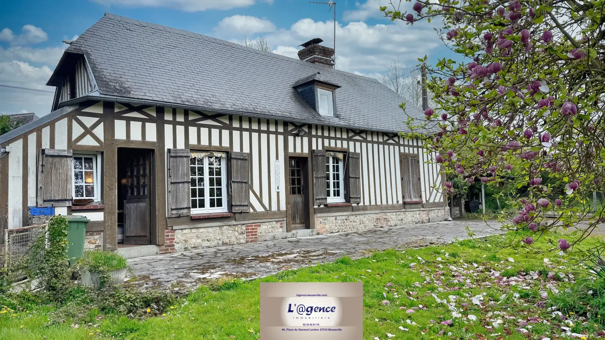 Maison normande à vendre à Pont l'Évêque avec grand terrain et dépendances