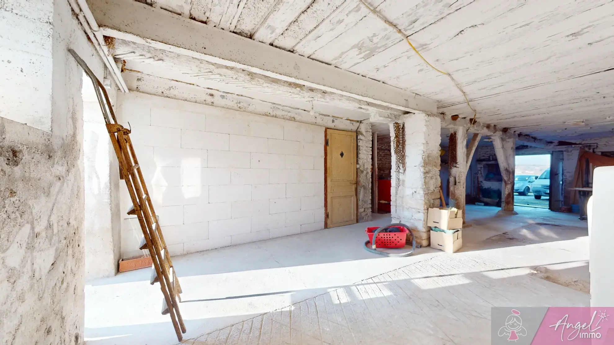 Maison en pierre à vendre avec terrain et dépendances à Our 39700 