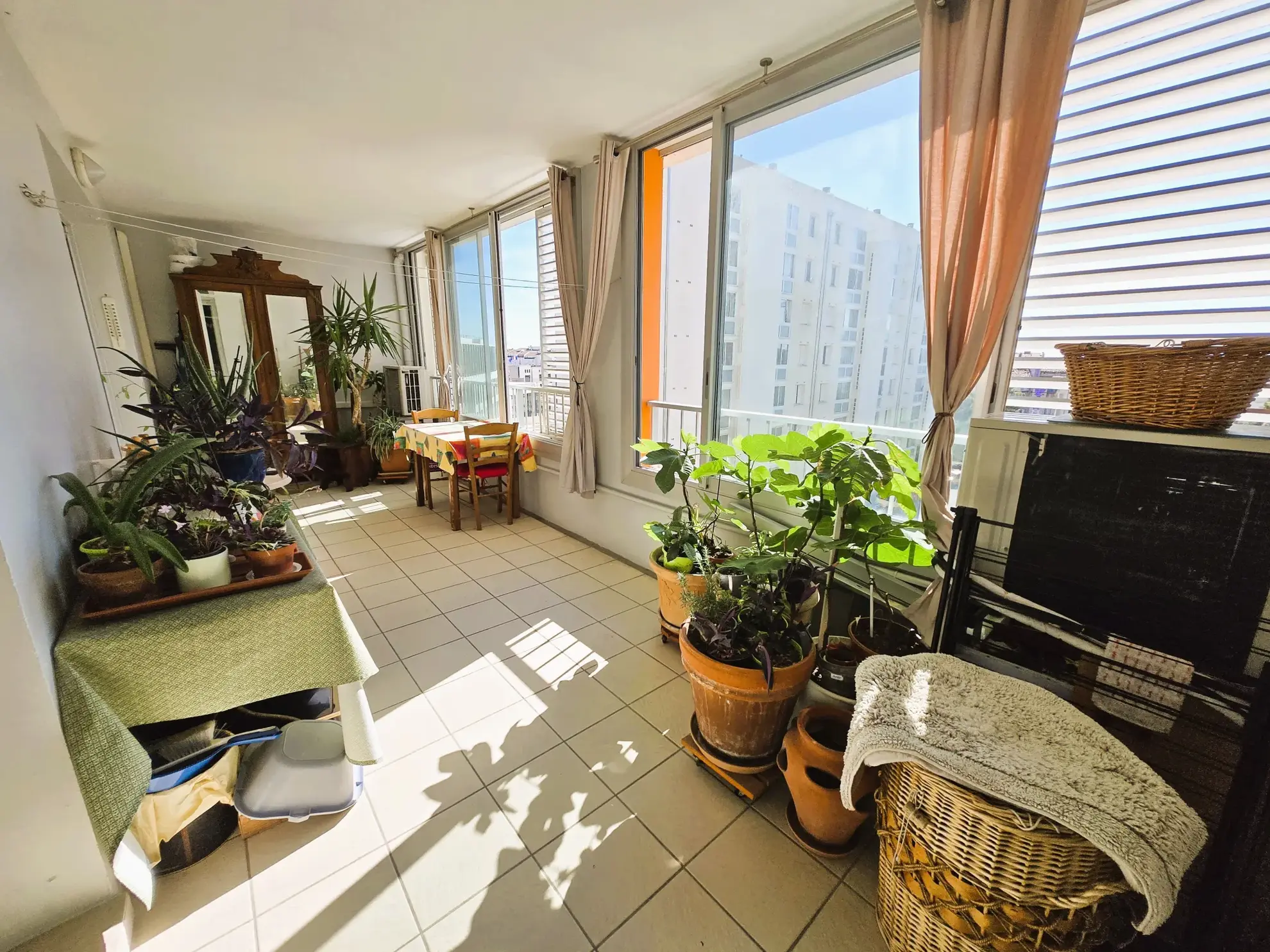 Appartement T3 à Marseille près de la Gare Saint Charles avec terrasse et box
