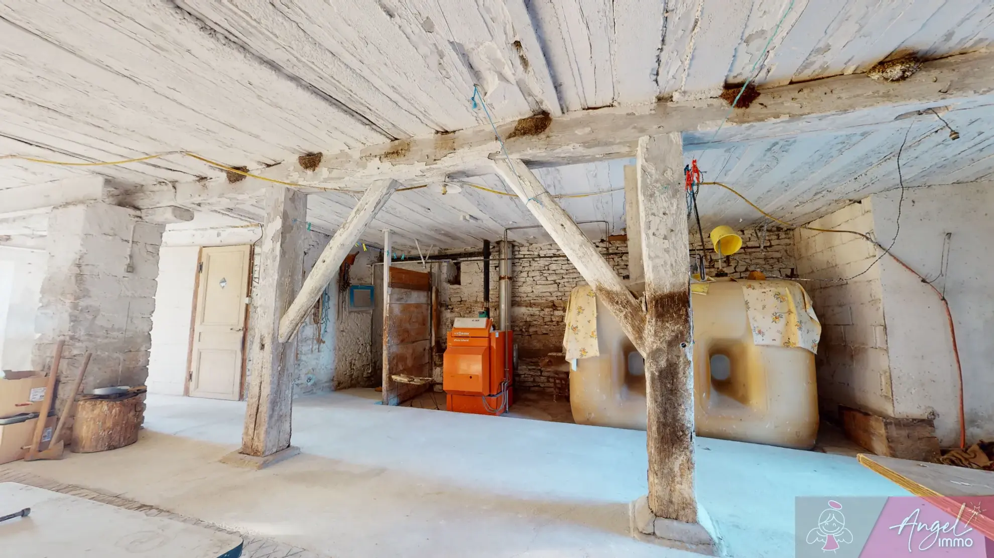 Maison en pierre à vendre avec terrain et dépendances à Our 39700 