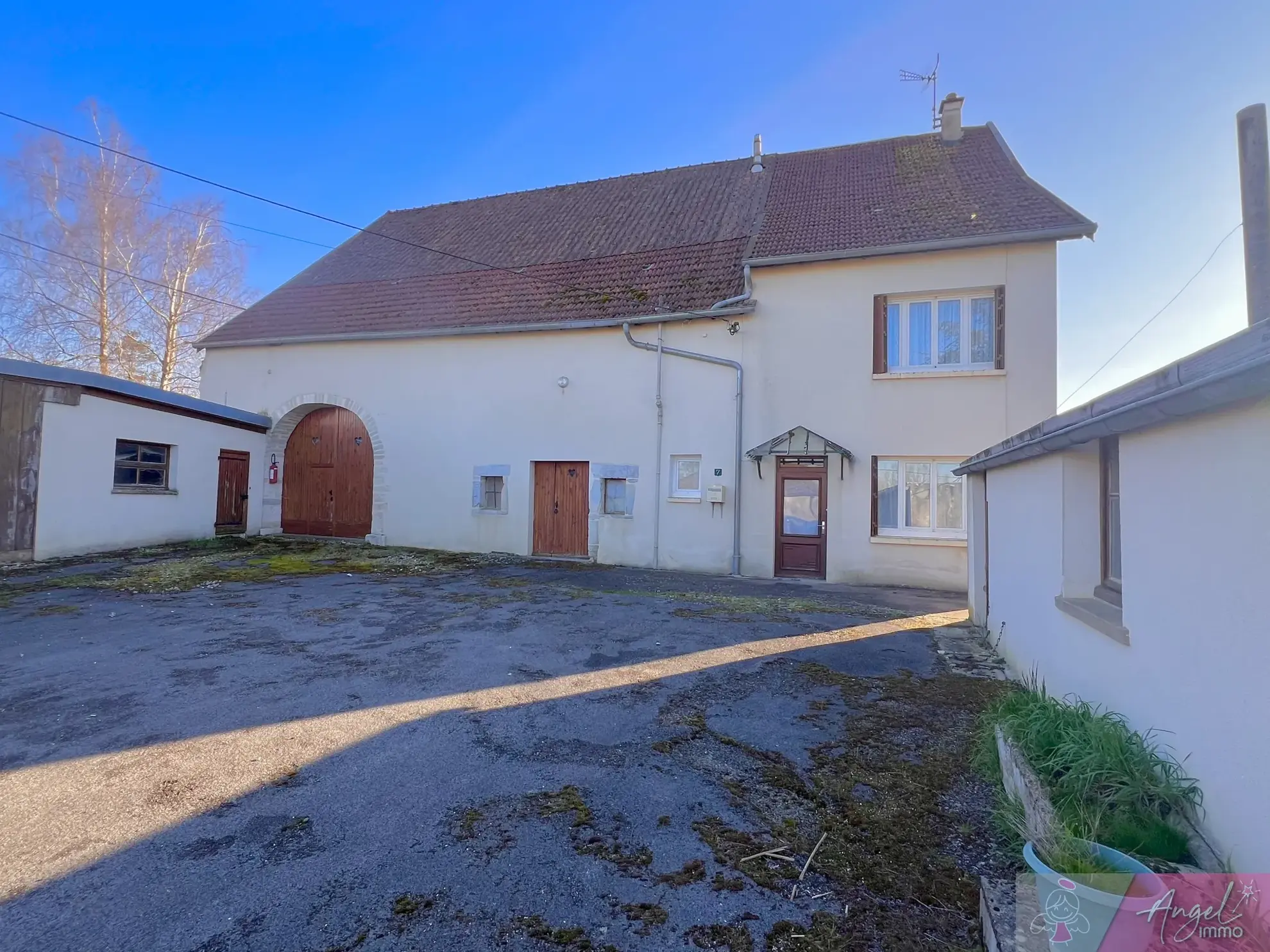 Maison en pierre à vendre avec terrain et dépendances à Our 39700 