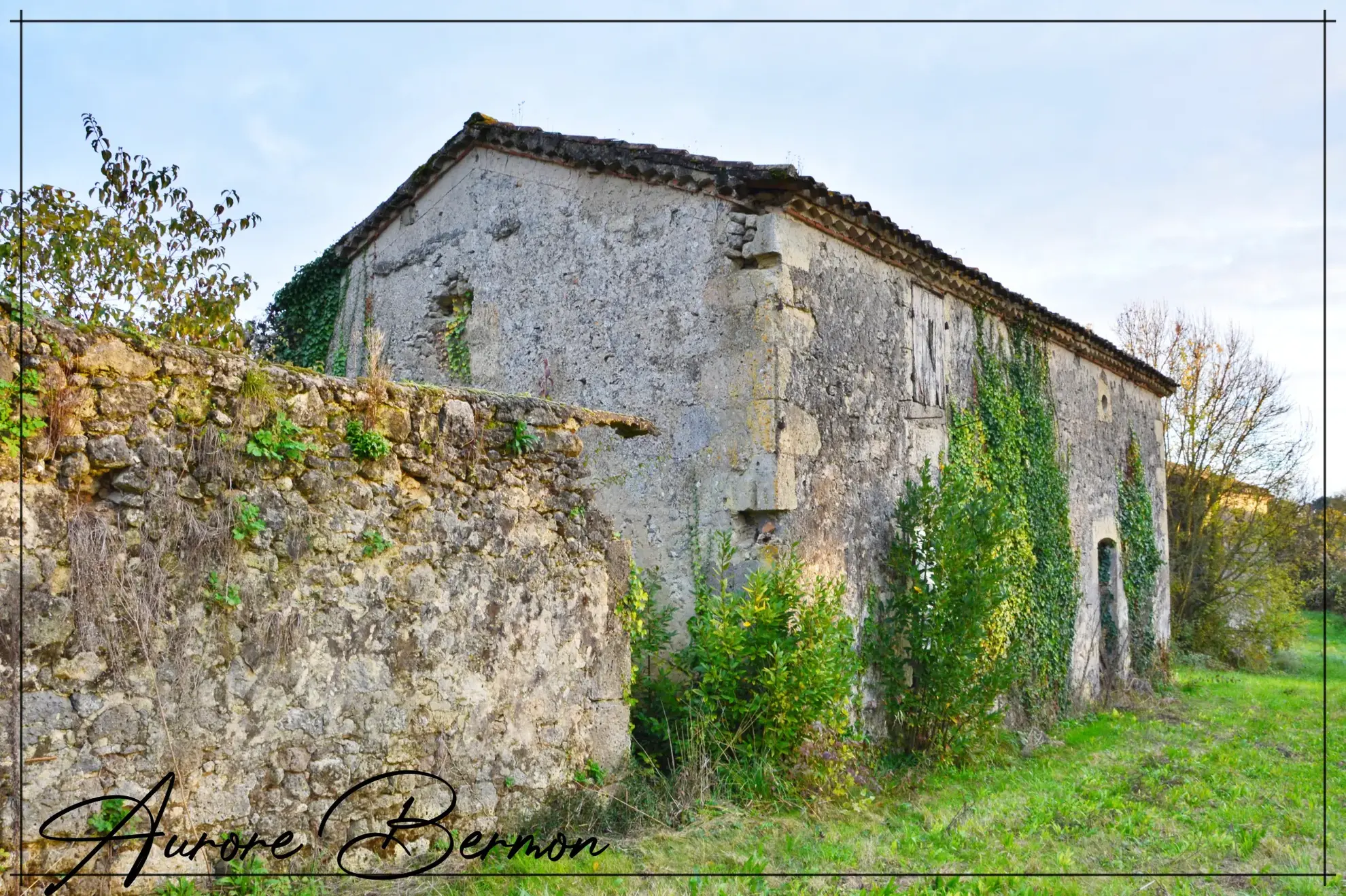 Ensemble immobilier à rénover avec 3 bâtiments en pierre et terrain de 4067 m² à Moncrabeau 