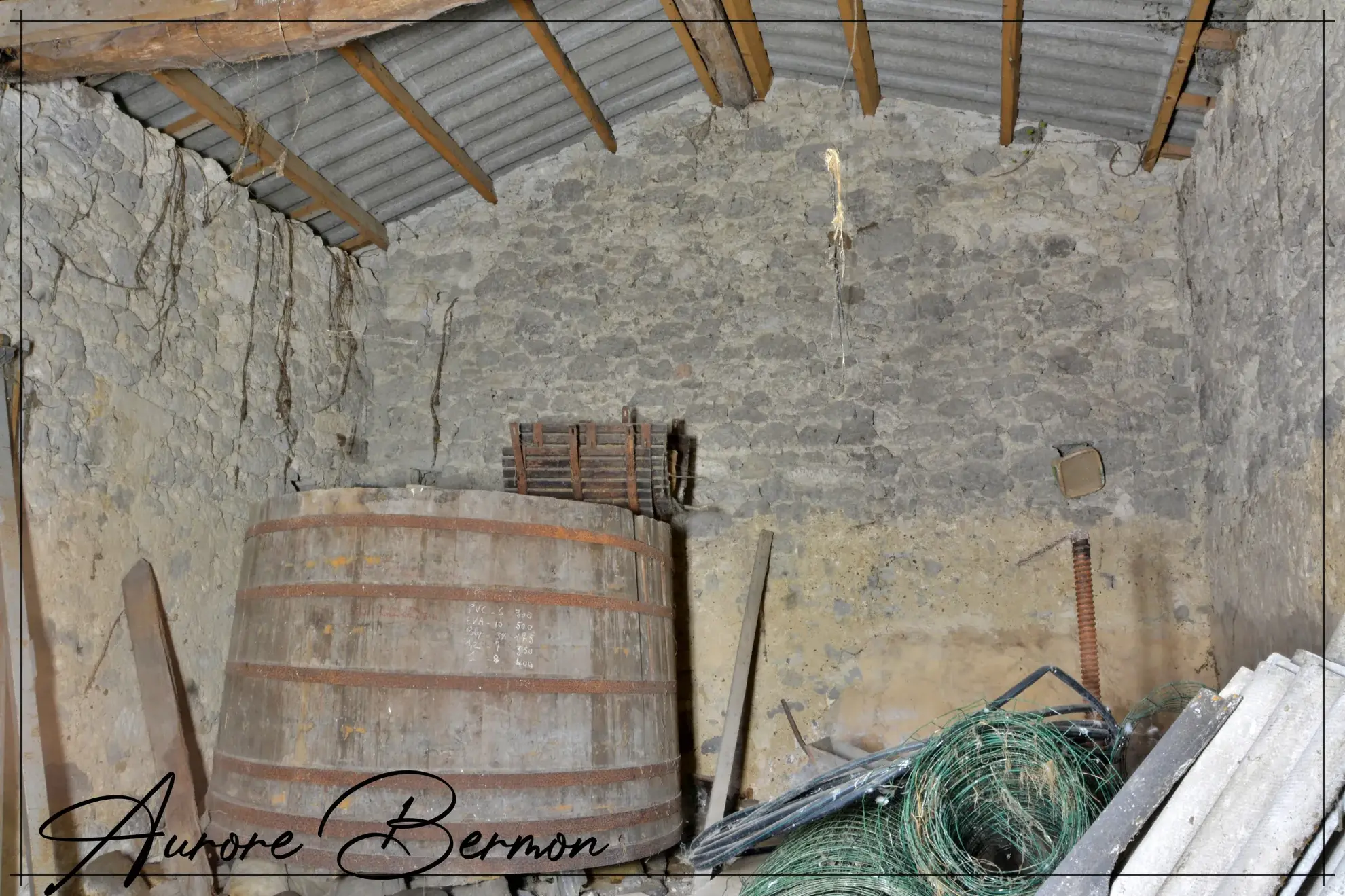 Ensemble immobilier à rénover avec 3 bâtiments en pierre et terrain de 4067 m² à Moncrabeau 