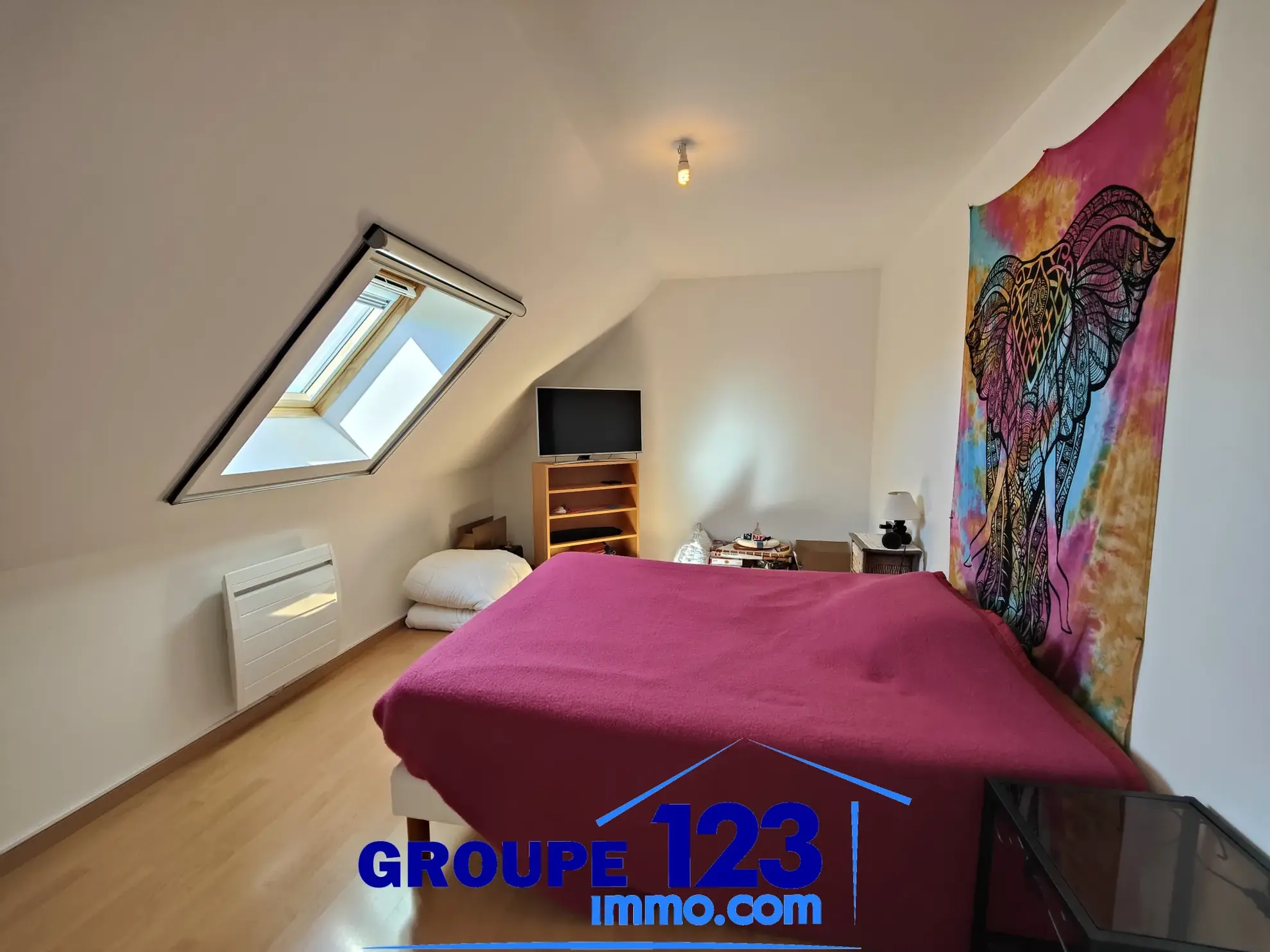 Maison familiale lumineuse avec grand jardin et garage à Hauterive, 89250 