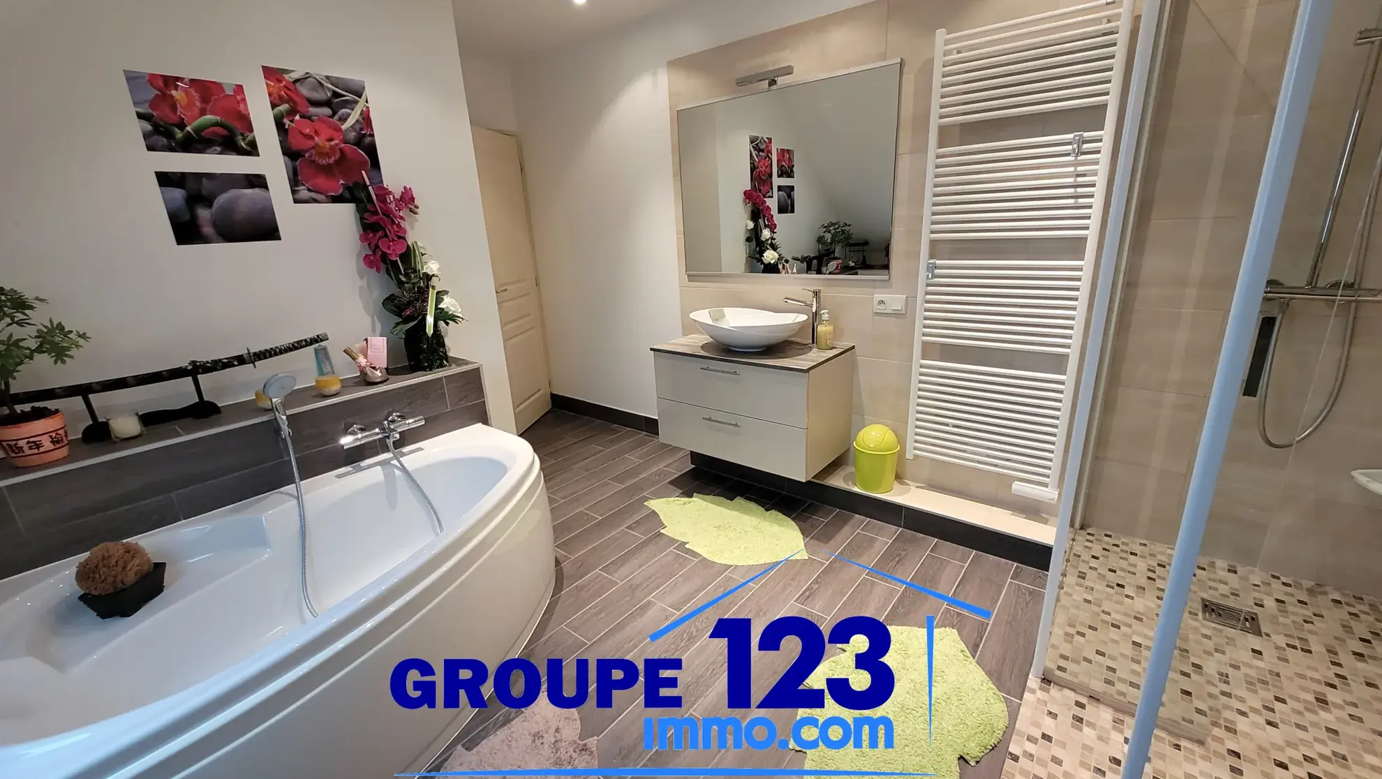 Maison familiale lumineuse avec grand jardin et garage à Hauterive, 89250 