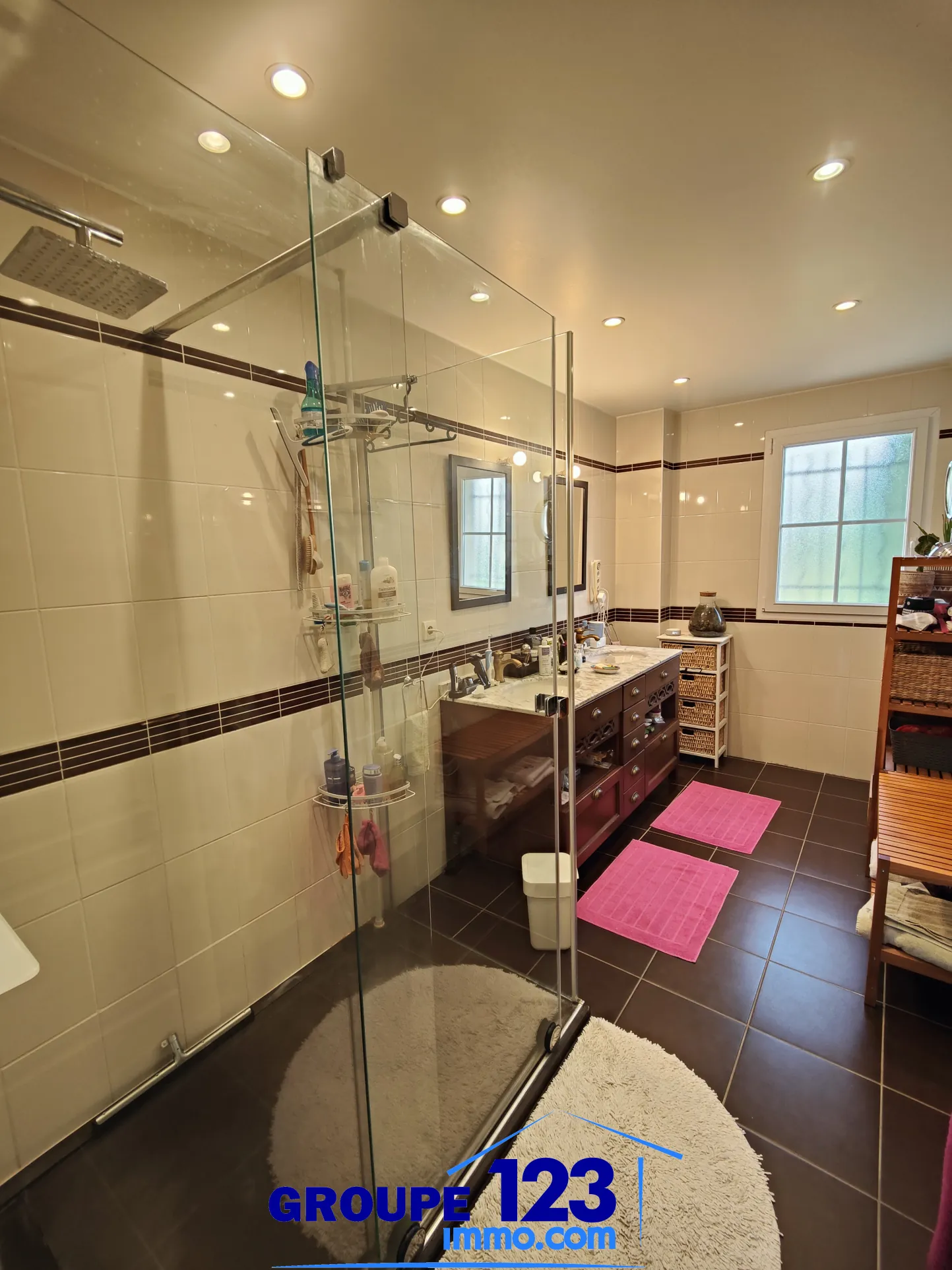 Maison familiale lumineuse avec grand jardin et garage à Hauterive, 89250 