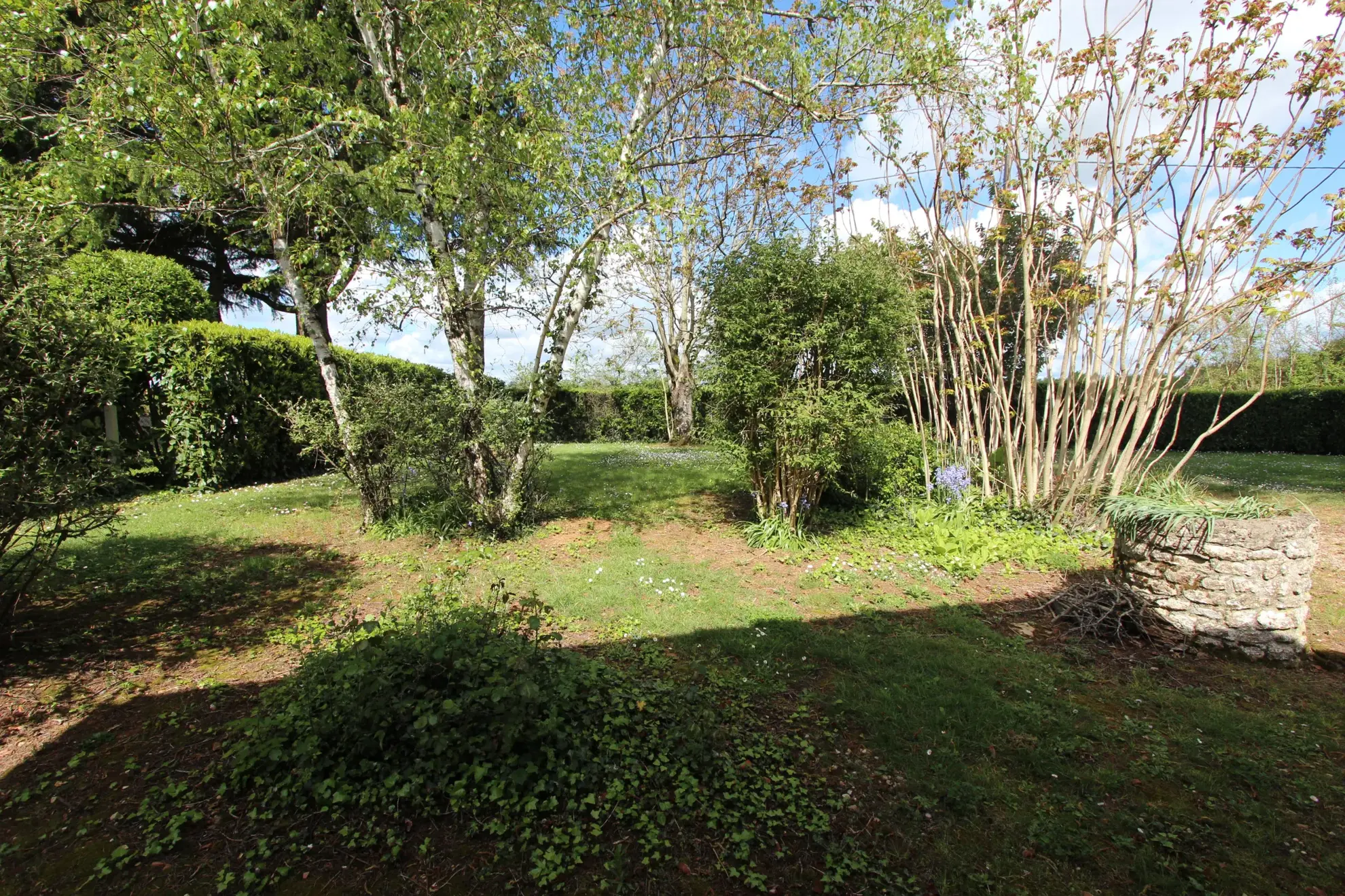 Maison de plain-pied à Niort avec grand jardin et garage – Potentiel intéressant