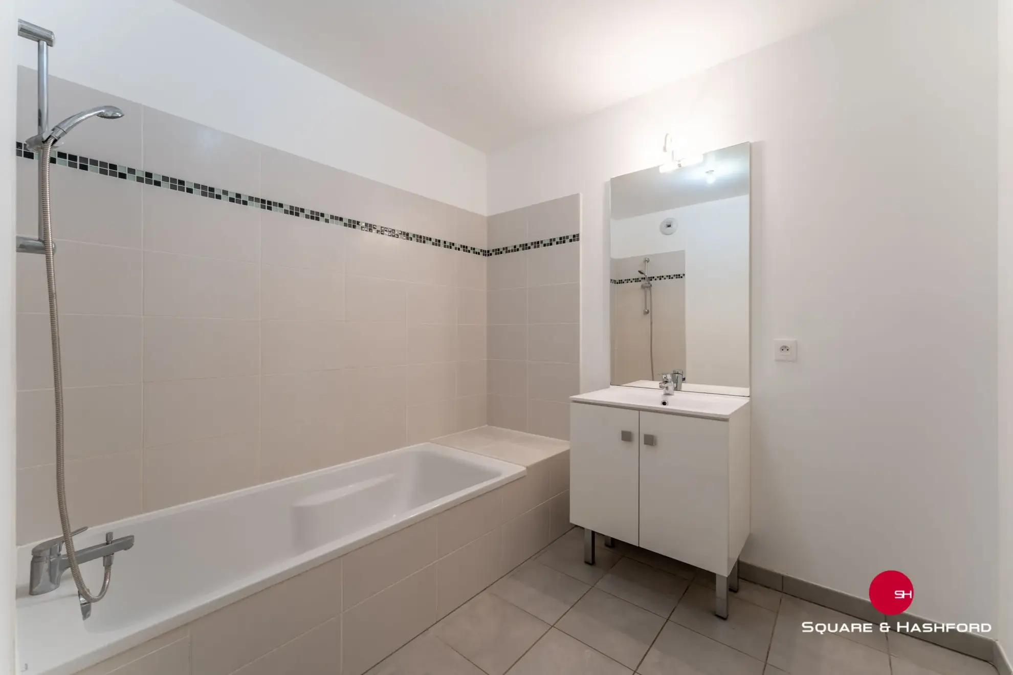 Appartement 3 pièces avec terrasse et parking à Bordeaux Lac 