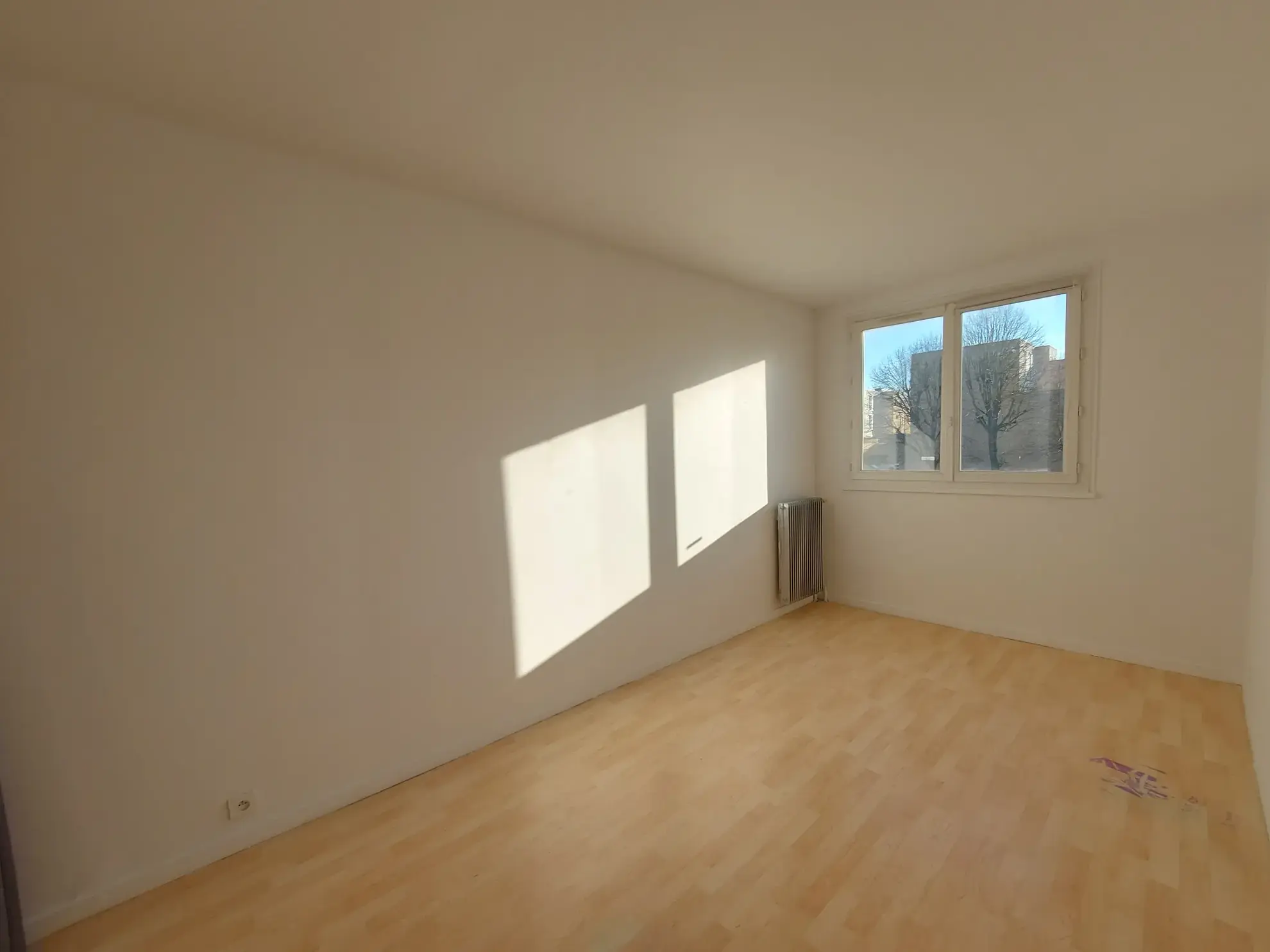 Appartement 4 pièces en duplex avec jardin et garage à Maurepas 