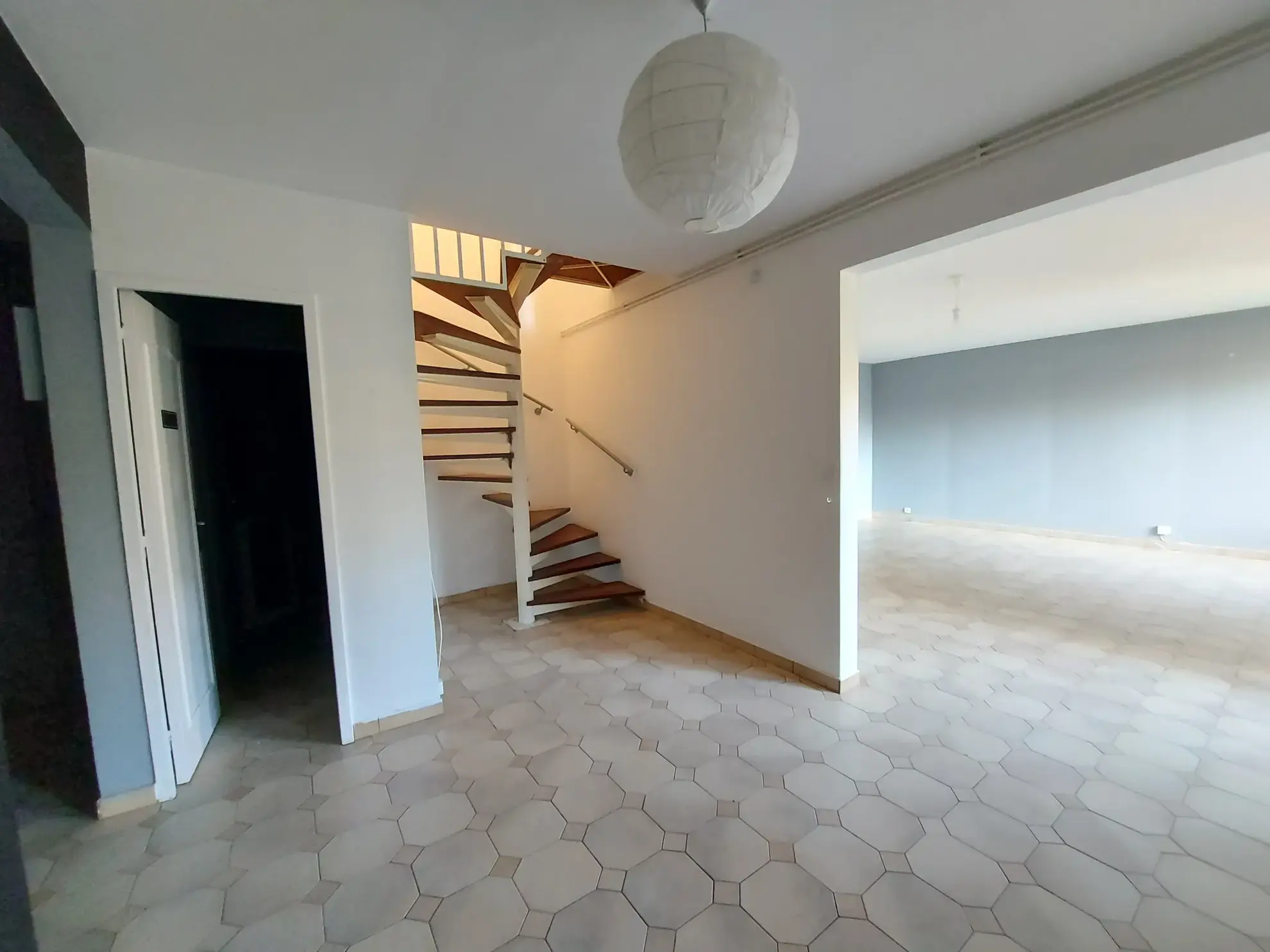 Appartement 4 pièces en duplex avec jardin et garage à Maurepas 