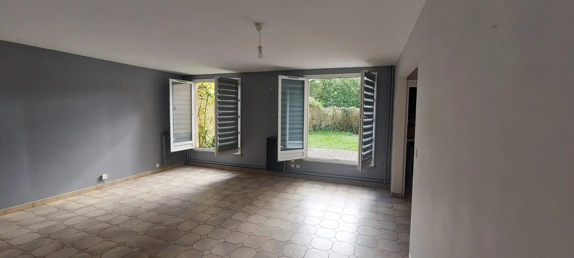 Appartement 4 pièces en duplex avec jardin et garage à Maurepas 