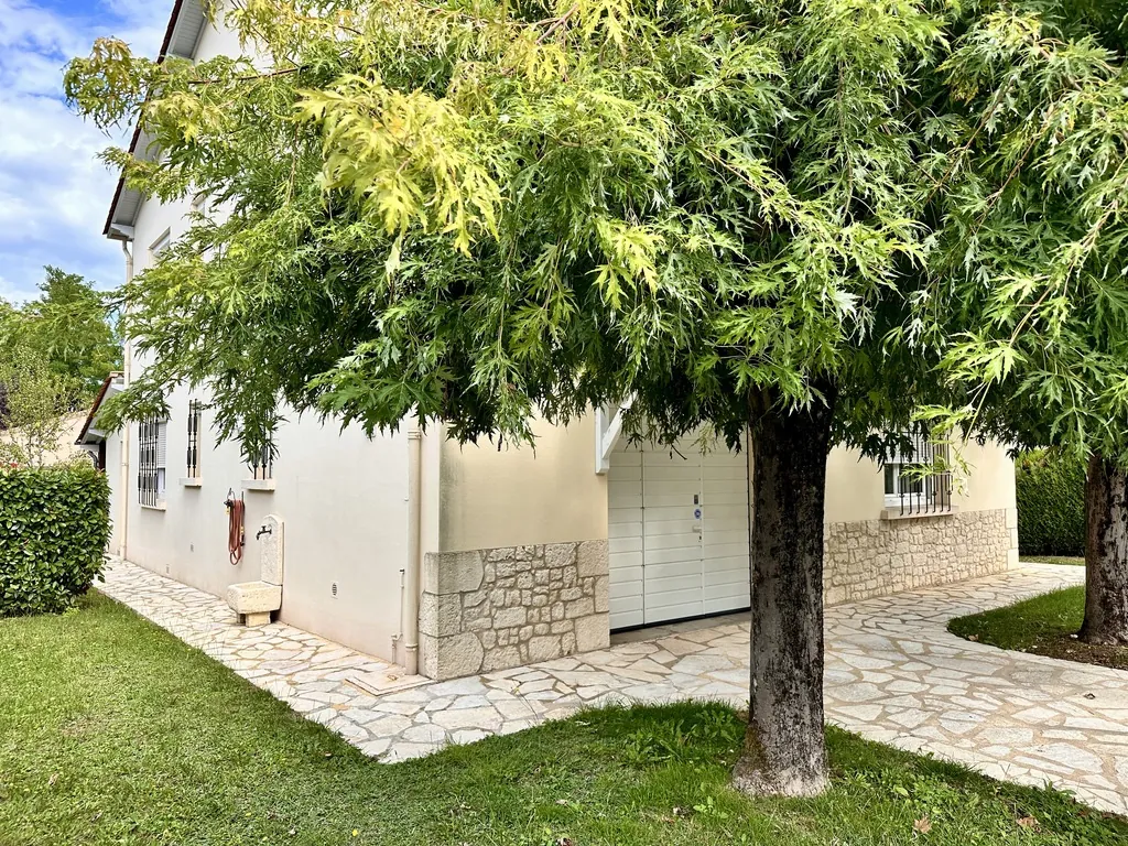 À vendre maison 6 pièces à Bergerac - 170 m² avec potentiel de rénovation 