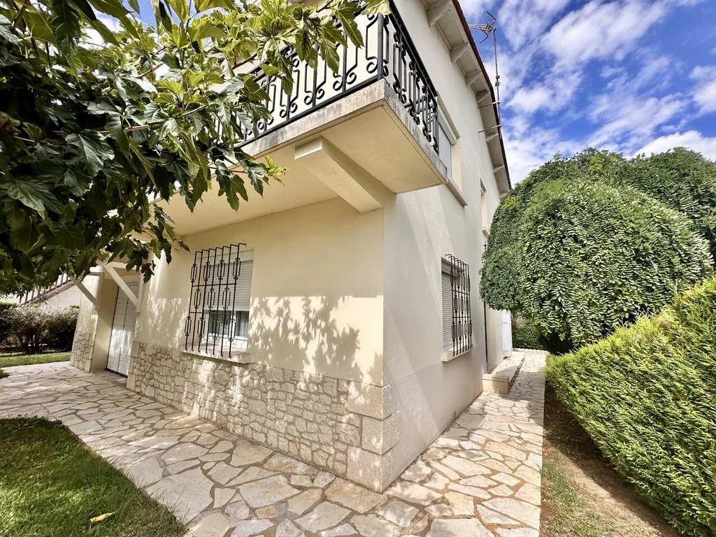 À vendre maison 6 pièces à Bergerac - 170 m² avec potentiel de rénovation 