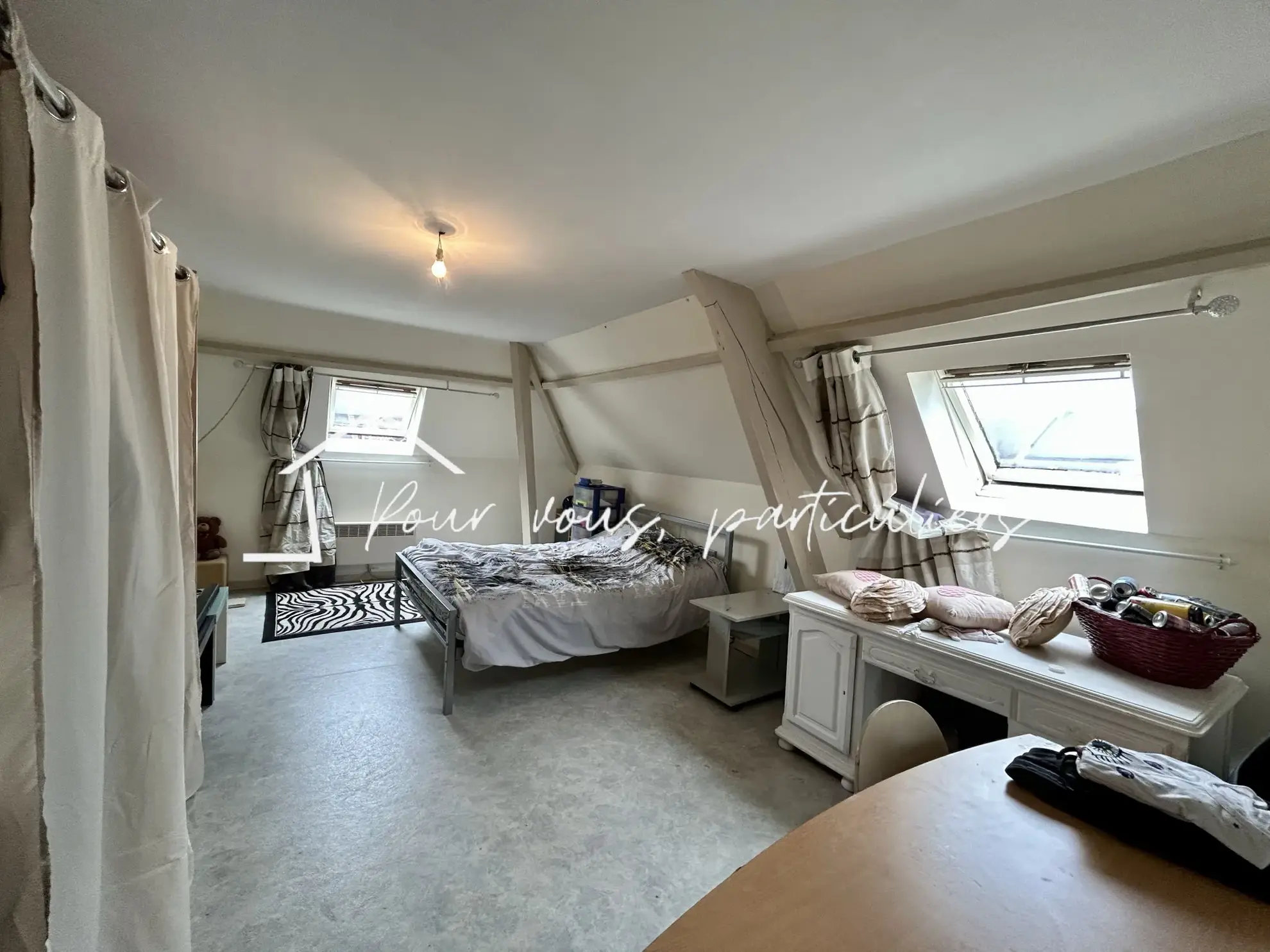 Immeuble de 252 m² avec espace commercial, T3 et duplex à Douai 