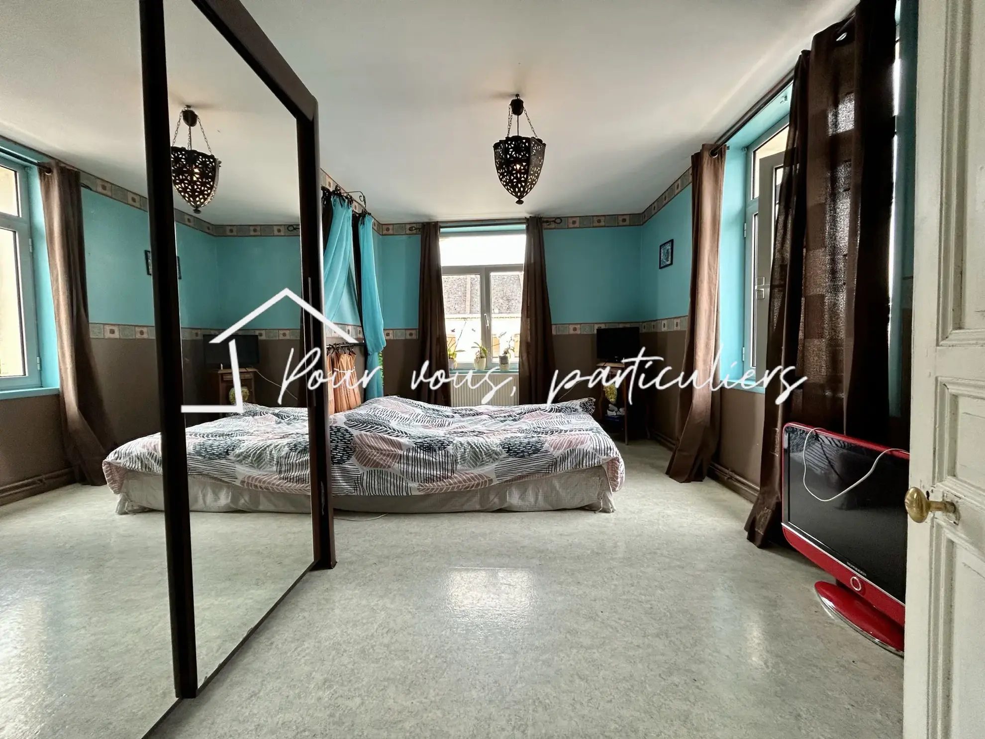 Immeuble de 252 m² avec espace commercial, T3 et duplex à Douai 