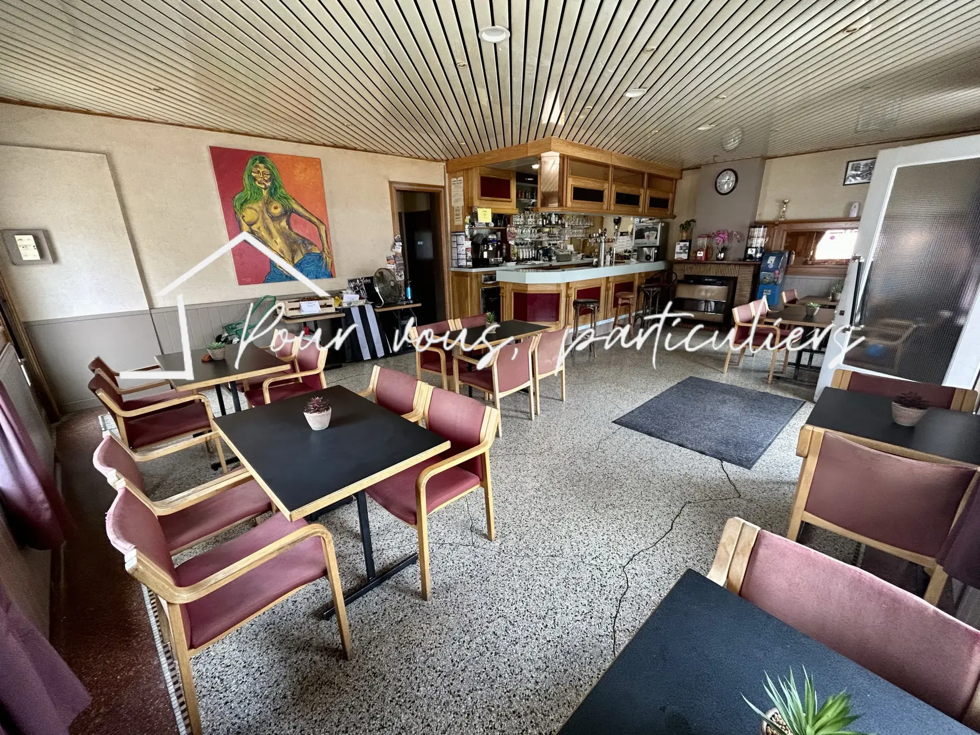 Immeuble de 252 m² avec espace commercial, T3 et duplex à Douai 