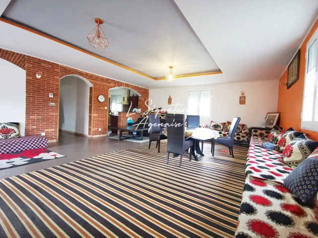 Belle maison de 235 m² à Feugarolles avec grand terrain et 5 chambres 