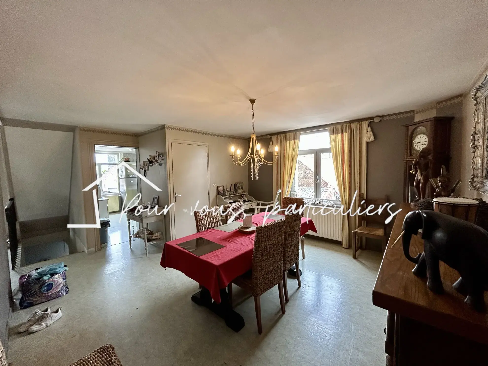 Immeuble de 252 m² avec espace commercial, T3 et duplex à Douai 