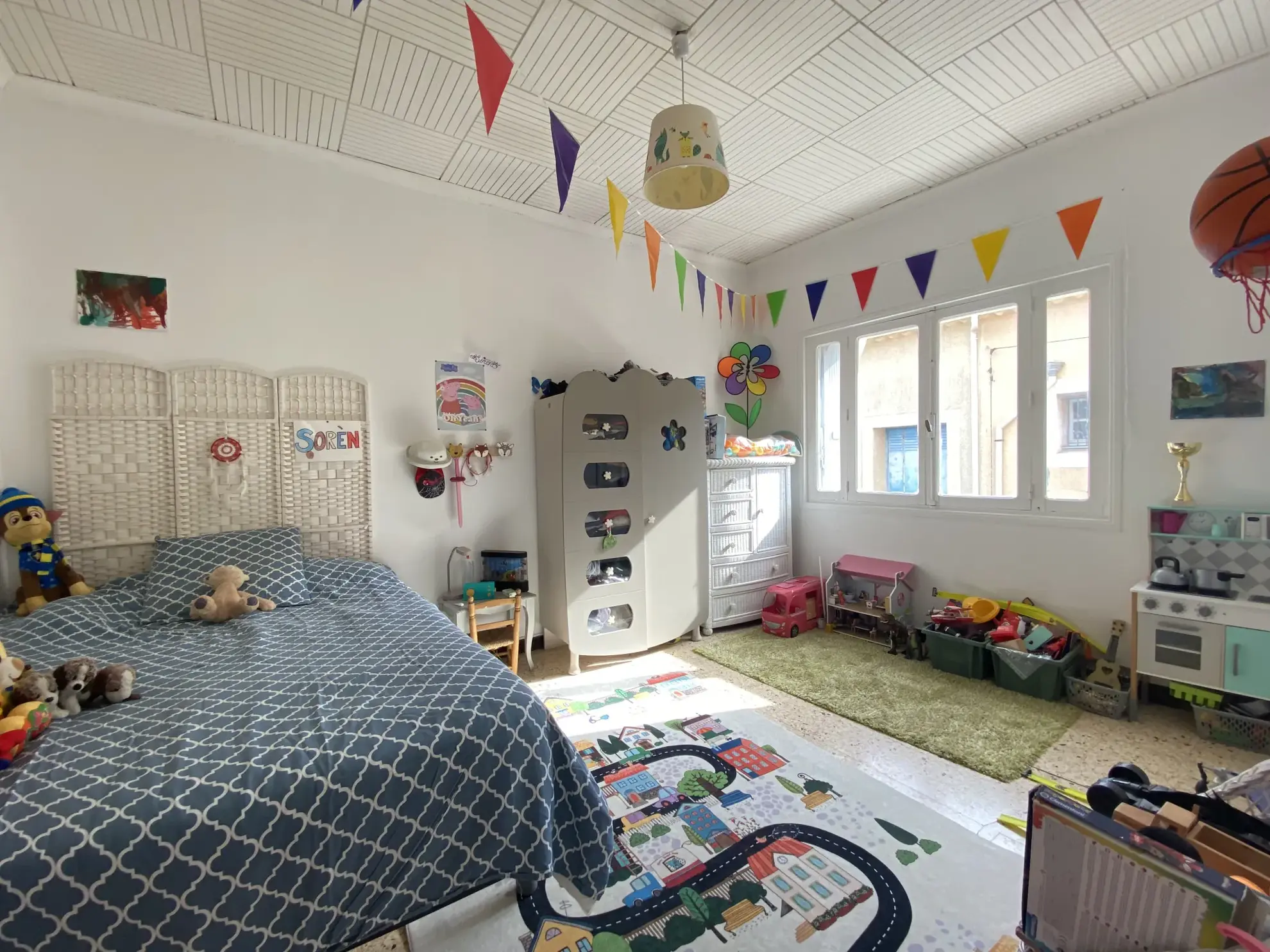 Grande maison à Vias avec terrasse, garage et potentiel locatif 