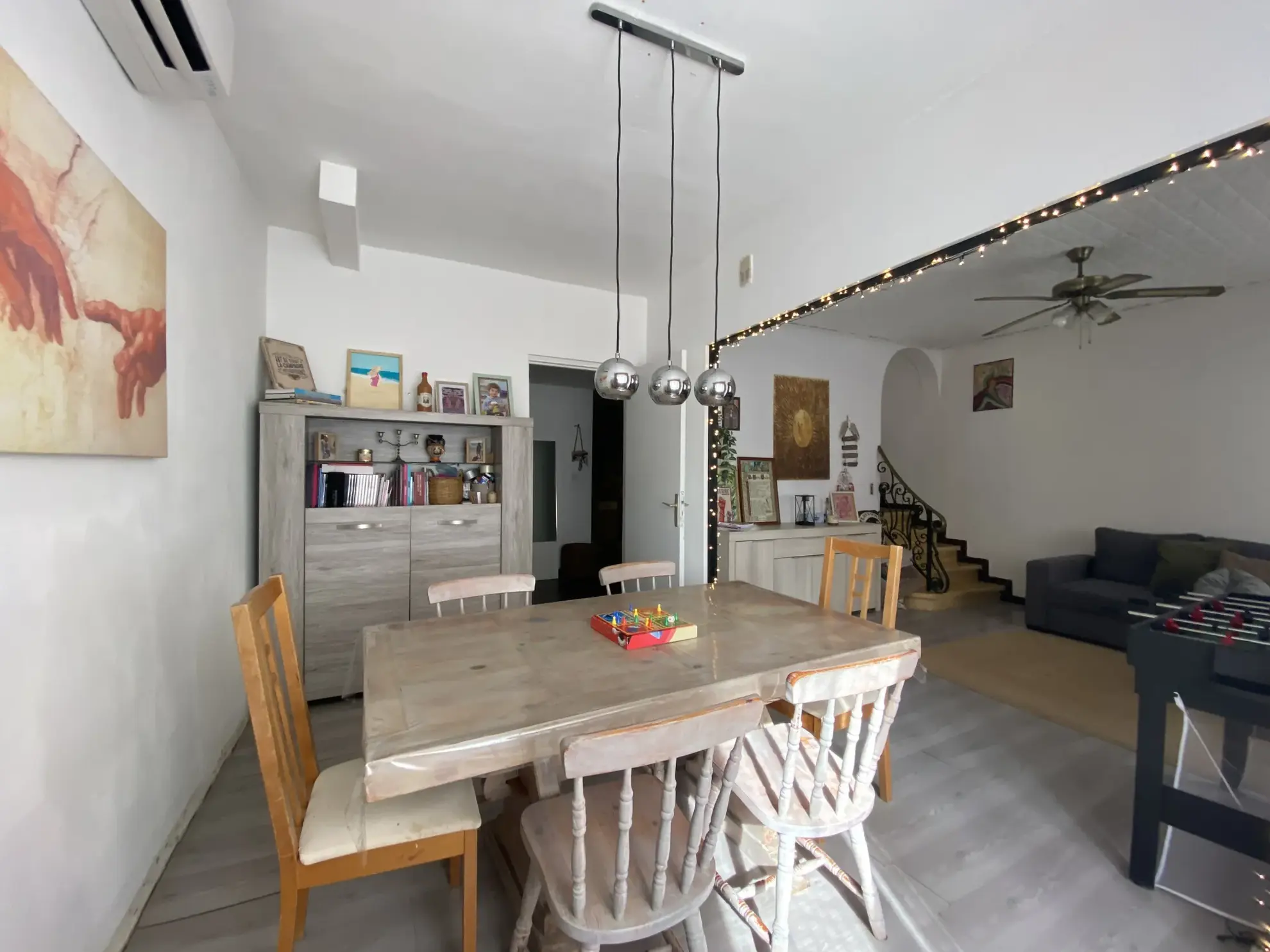 Grande maison à Vias avec terrasse, garage et potentiel locatif 