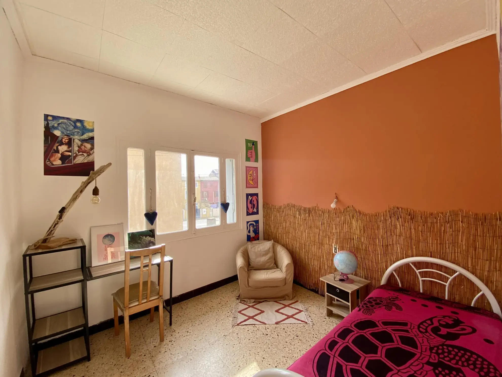 Grande maison à Vias avec terrasse, garage et potentiel locatif 