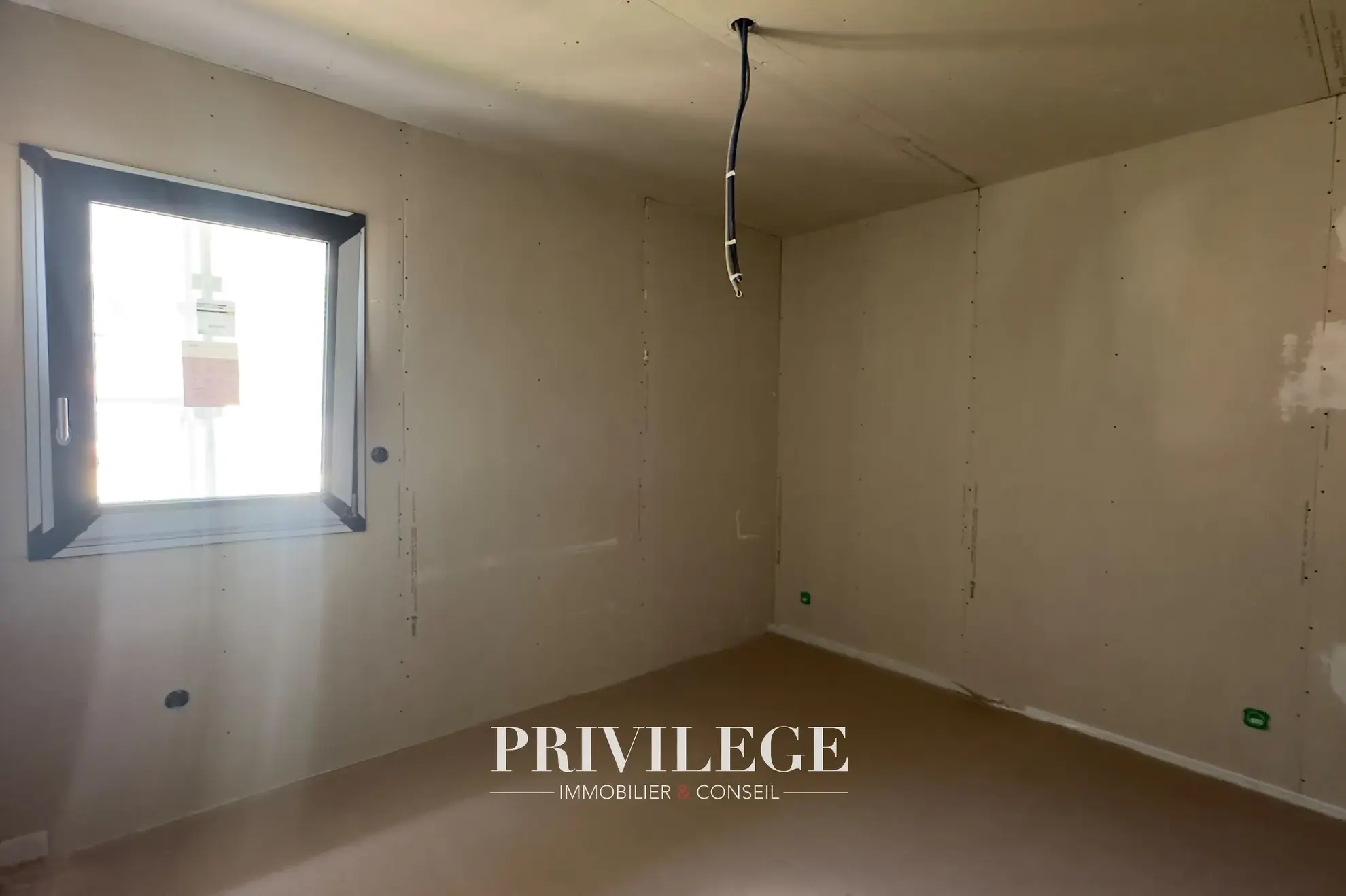 Appartement T4 lumineux avec terrasse à Culoz près de Genève - Offre à saisir 