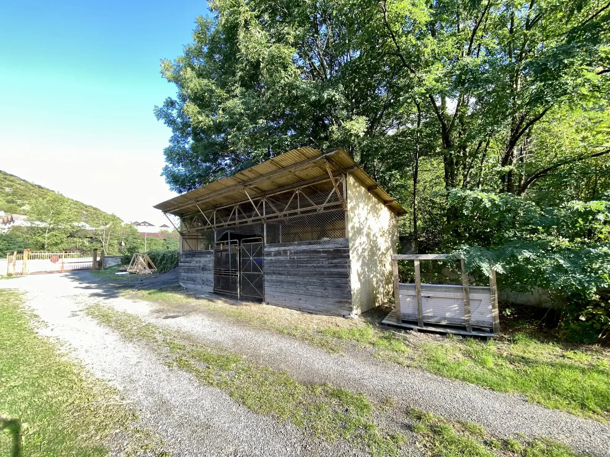 Maison à rénover à Saint-Michel-de-Maurienne, investissement ou projet de rénovation dans la vallée de la Maurienne 