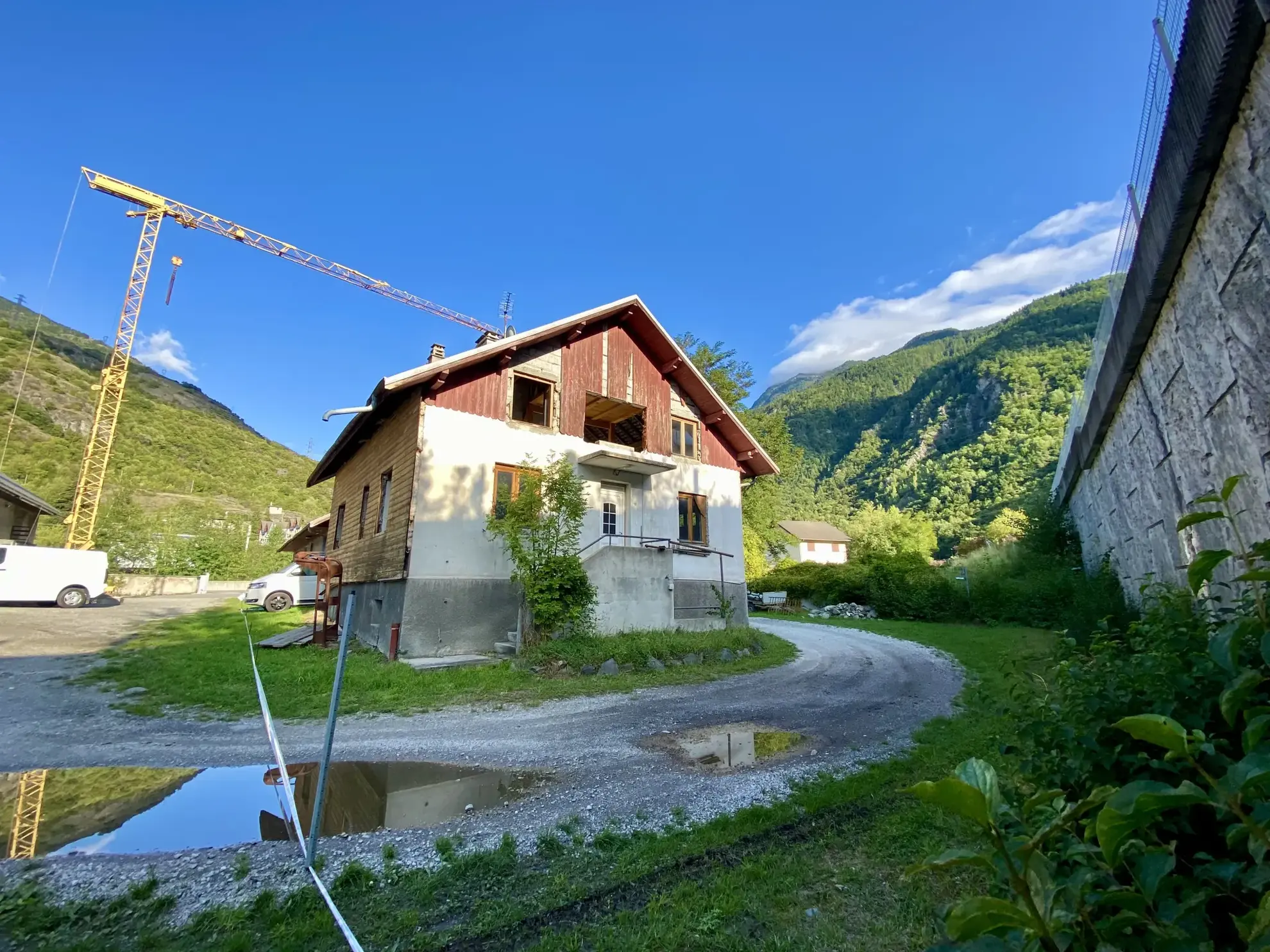 Maison à rénover à Saint-Michel-de-Maurienne, investissement ou projet de rénovation dans la vallée de la Maurienne 