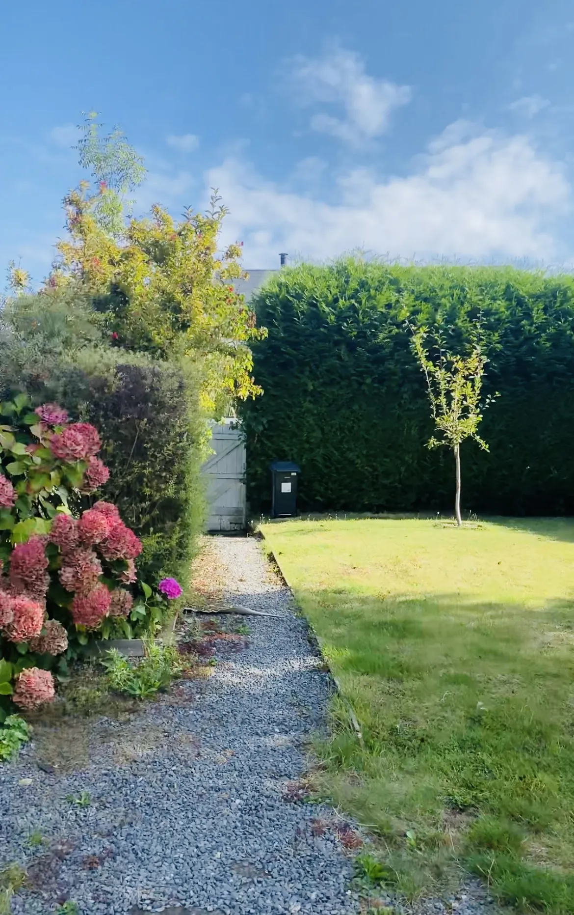 Maison en pierres à vendre près de Caen avec terrain et garage 