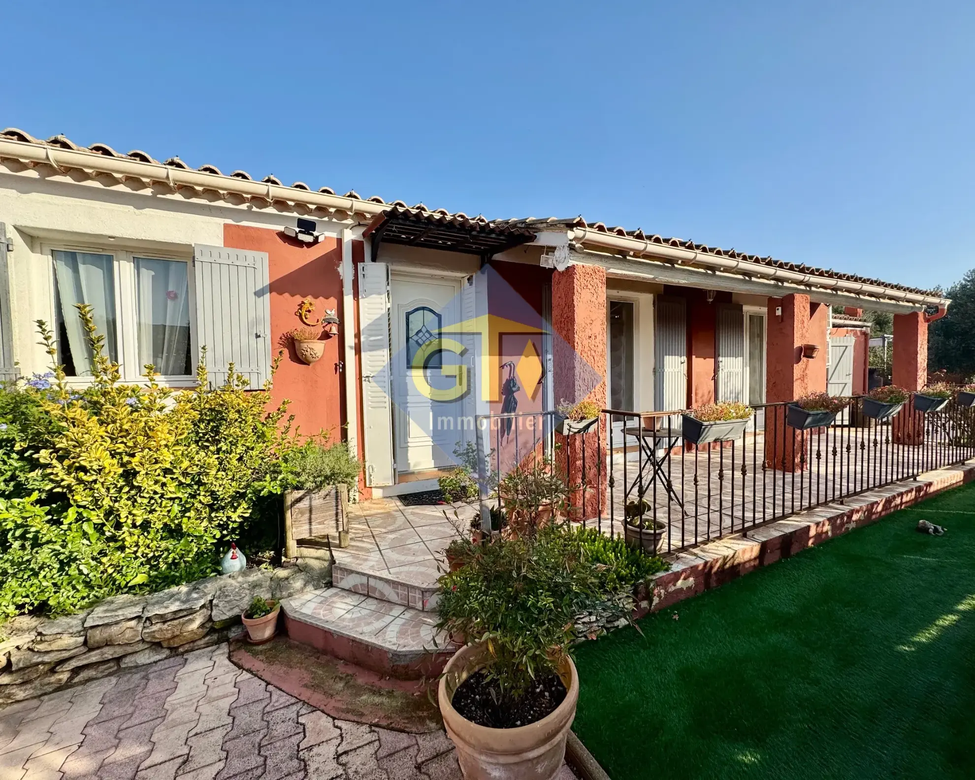 Charmante villa avec piscine à Laudun l'Ardoise - 100 m² 