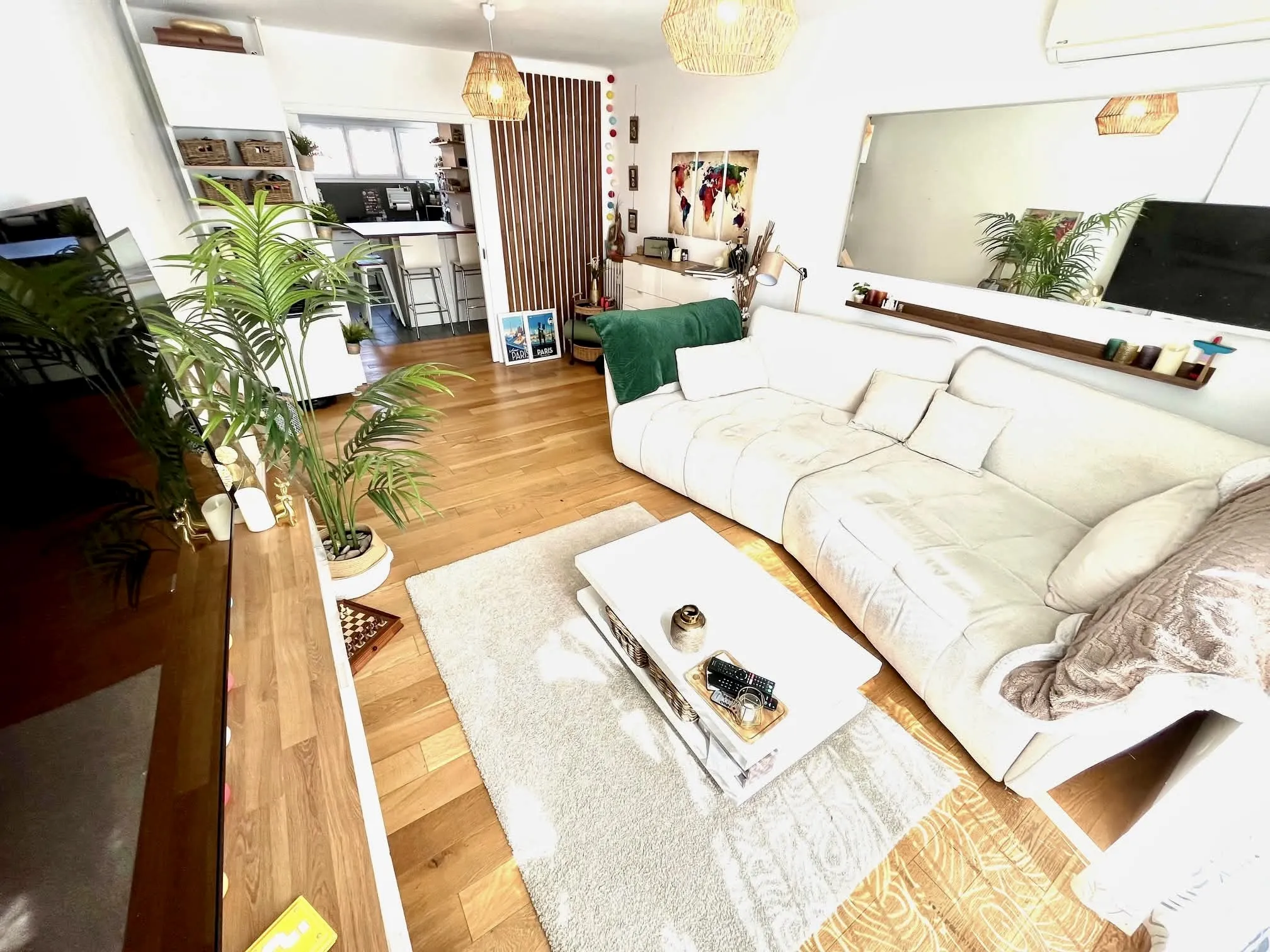 Appartement T3 rénové en centre-ville d'Hyères – 65 m² avec cave et parking 