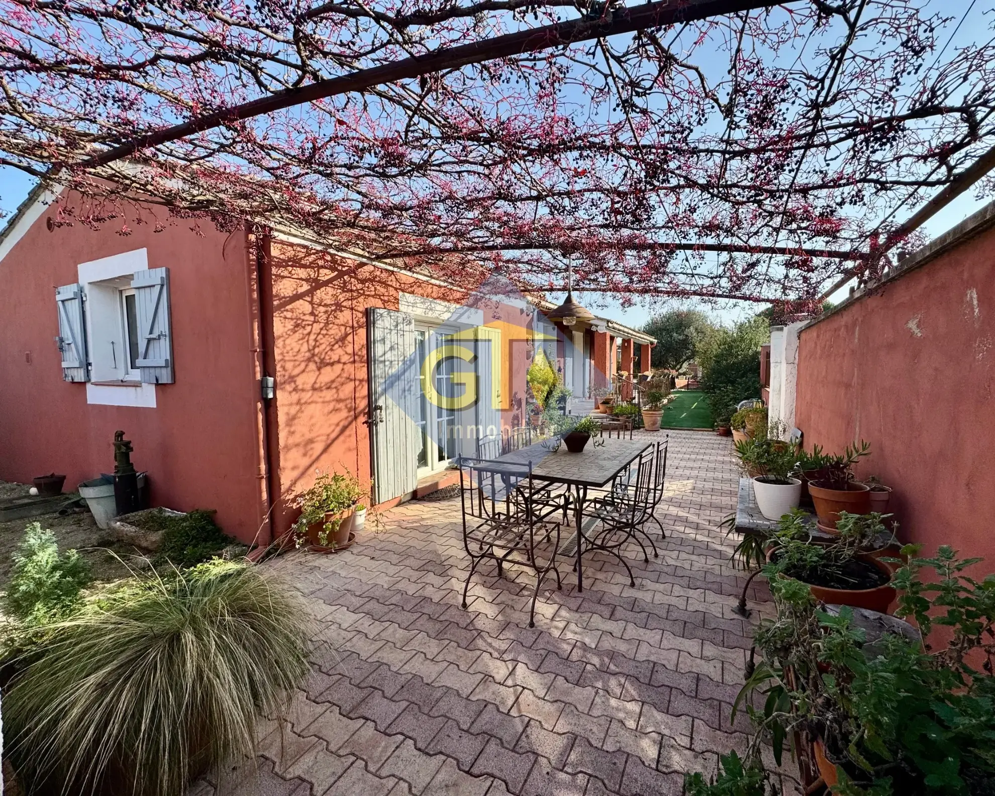 Charmante villa avec piscine à Laudun l'Ardoise - 100 m² 