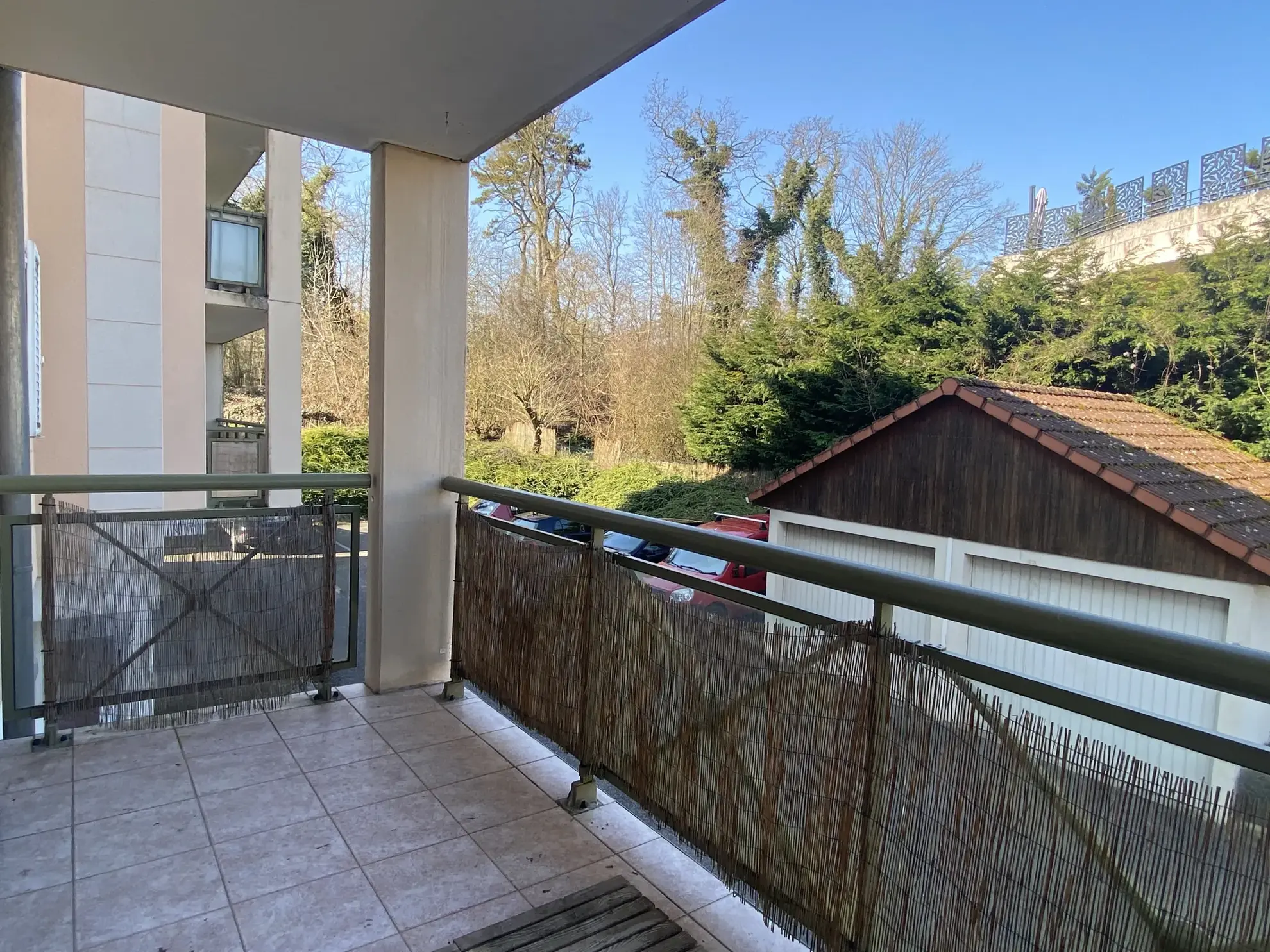 Appartement F5 de 81 m² à Kembs avec terrasse, garage et cave, idéalement situé en lisière de forêt 