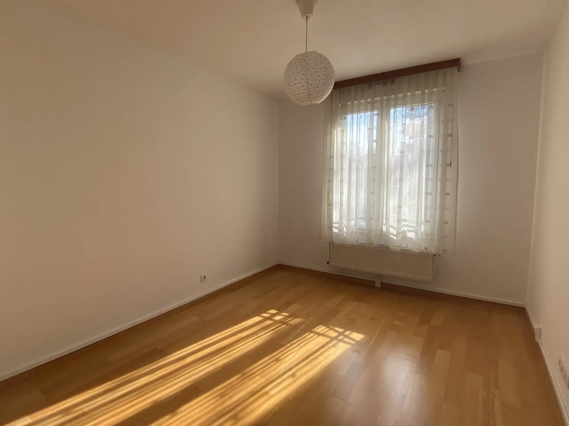 Appartement F5 de 81 m² à Kembs avec terrasse, garage et cave, idéalement situé en lisière de forêt 