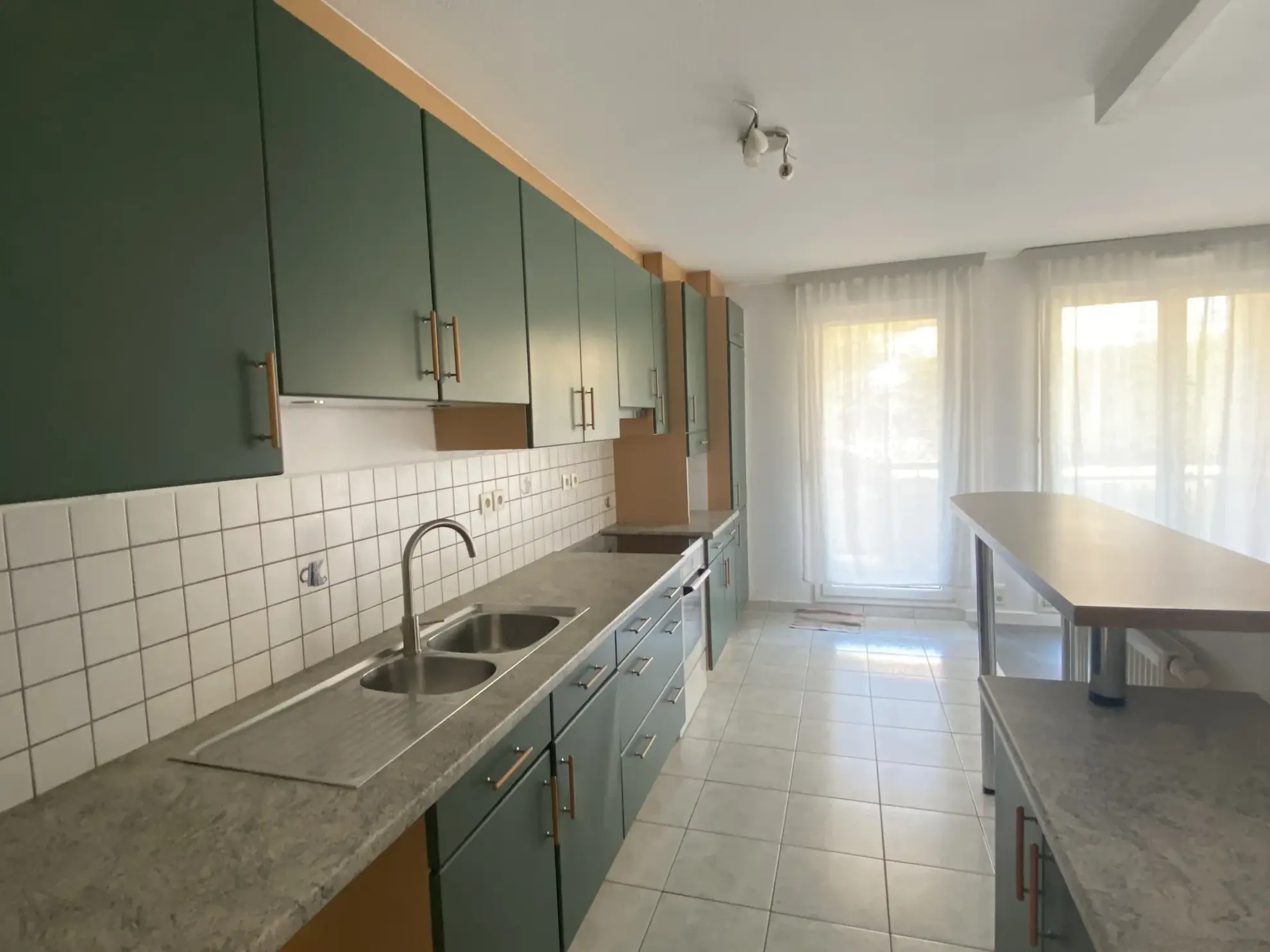 Appartement F5 de 81 m² à Kembs avec terrasse, garage et cave, idéalement situé en lisière de forêt 