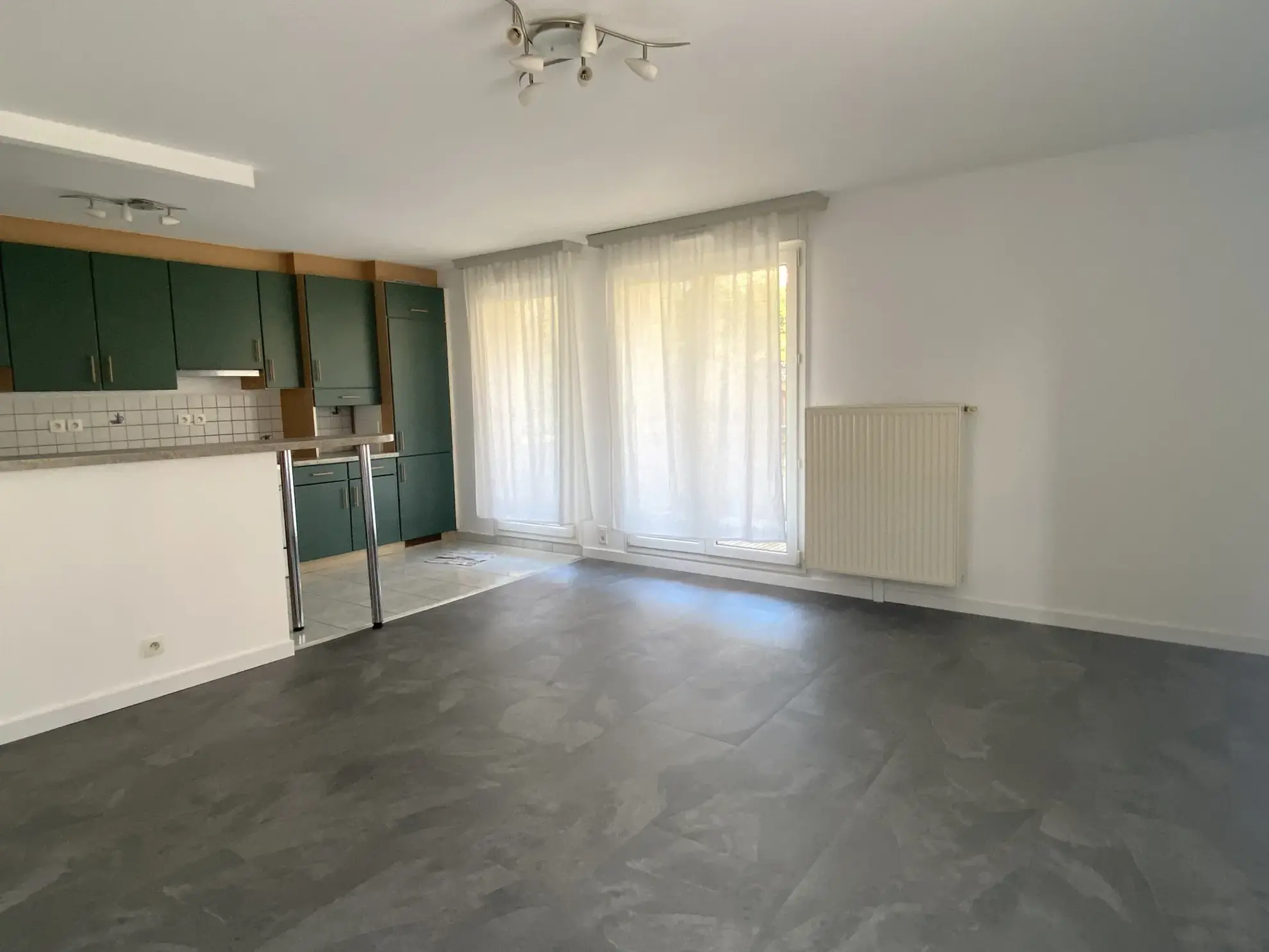Appartement F5 de 81 m² à Kembs avec terrasse, garage et cave, idéalement situé en lisière de forêt 
