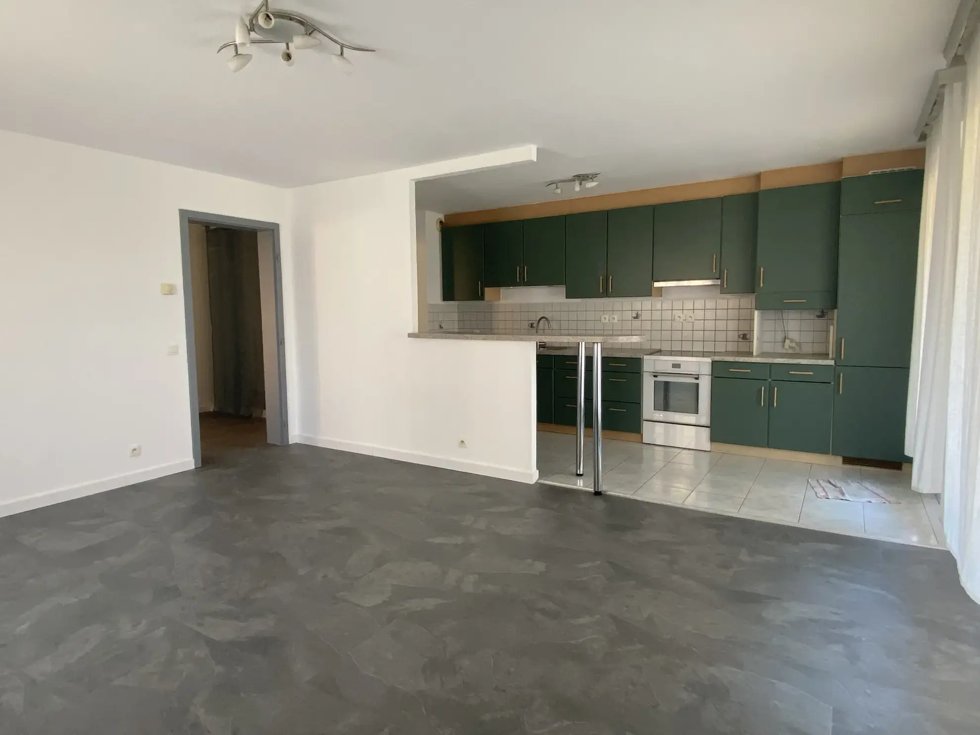 Appartement F5 de 81 m² à Kembs avec terrasse, garage et cave, idéalement situé en lisière de forêt 