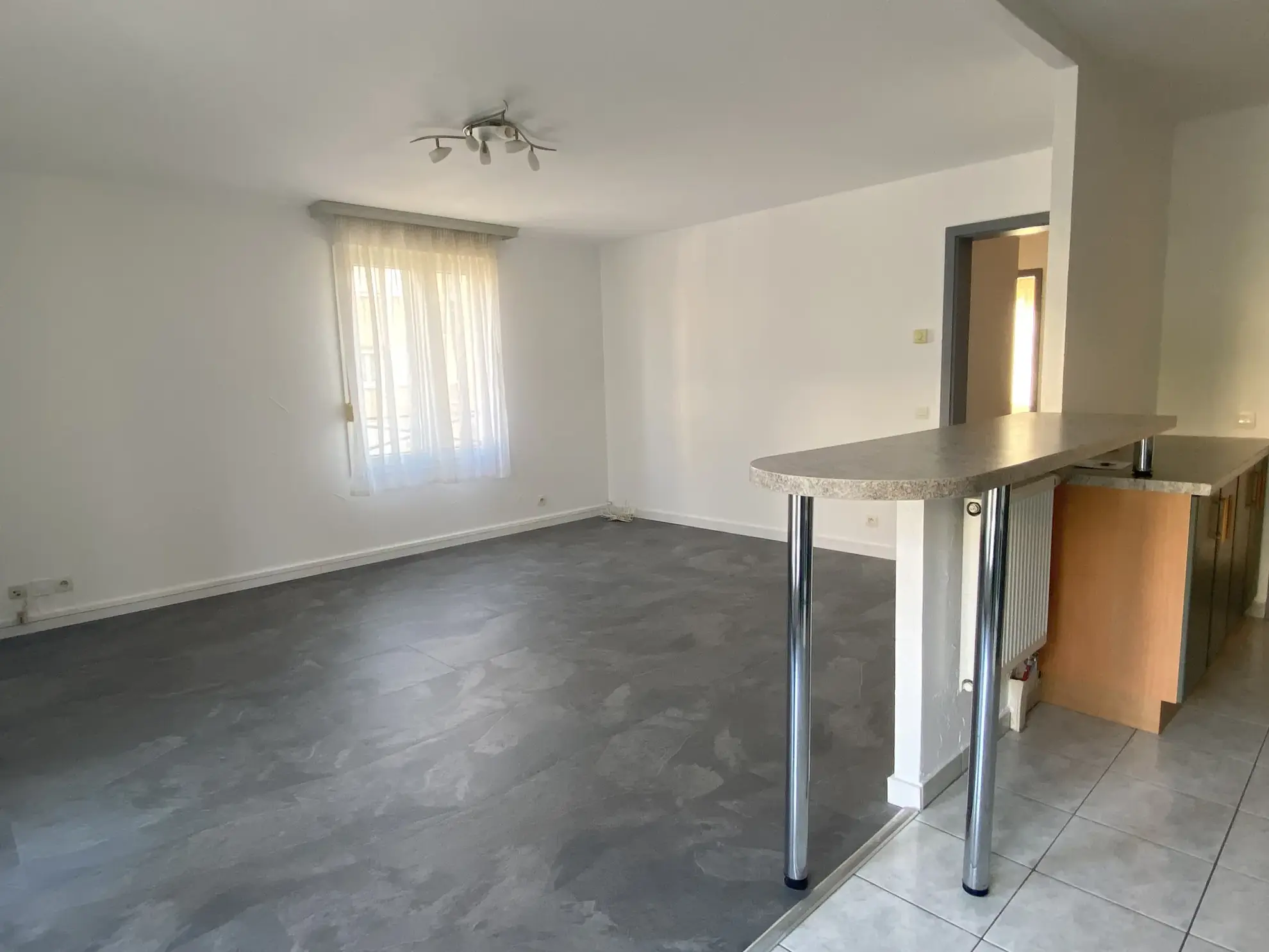Appartement F5 de 81 m² à Kembs avec terrasse, garage et cave, idéalement situé en lisière de forêt 