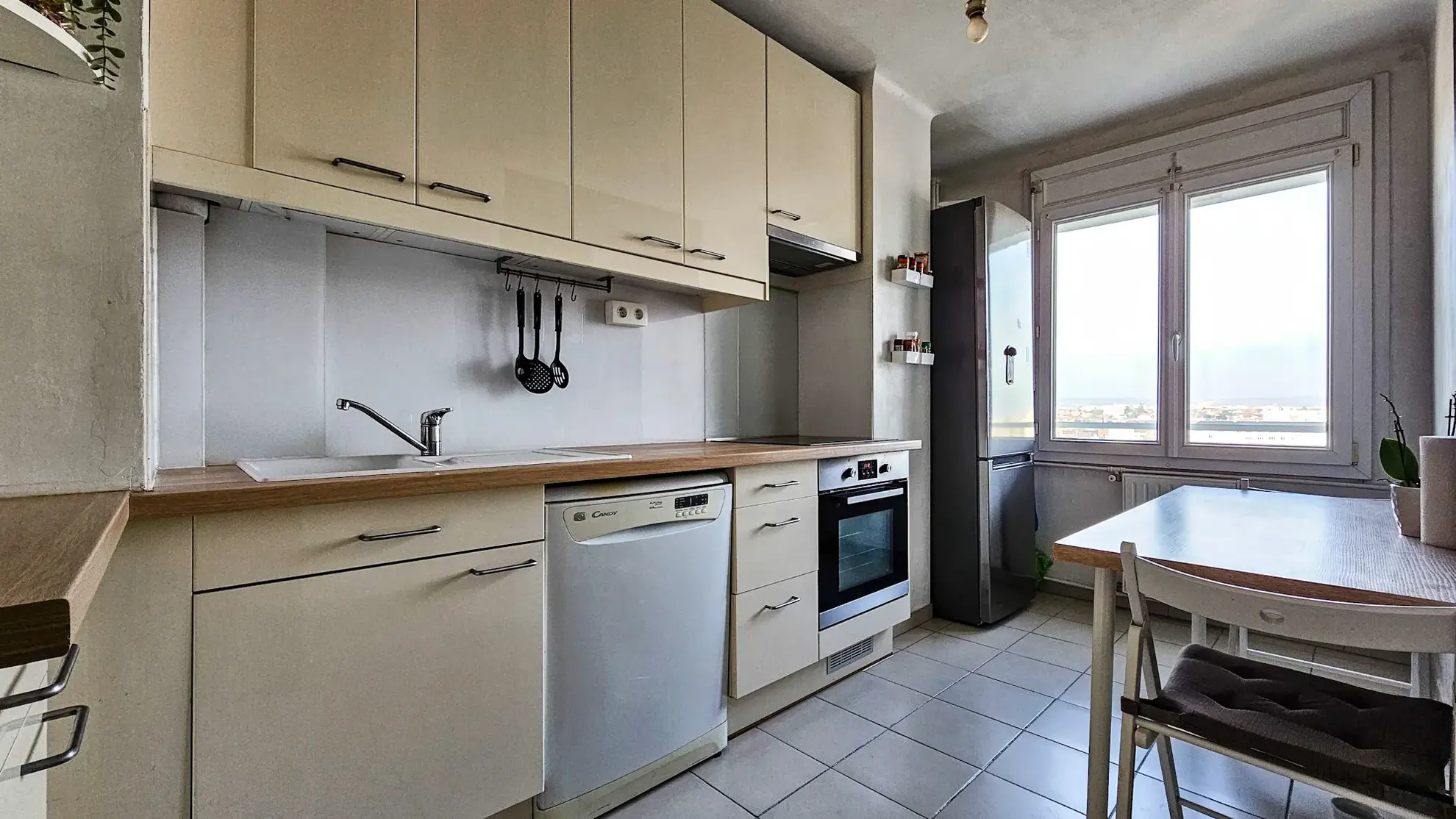 Appartement F4 avec Vue sur La Défense à Houilles – Proche gare 