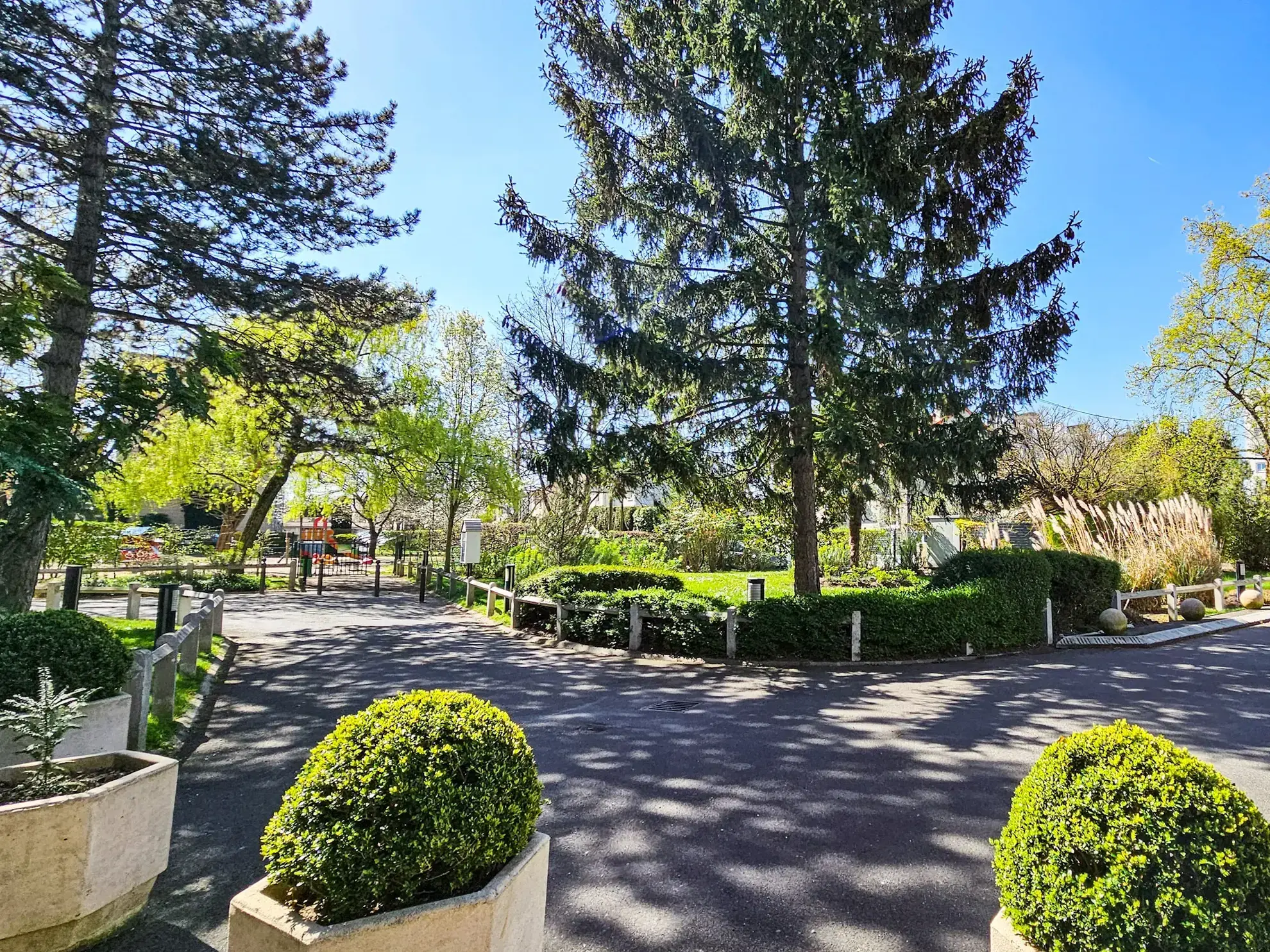 Appartement F4 avec Vue sur La Défense à Houilles – Proche gare 